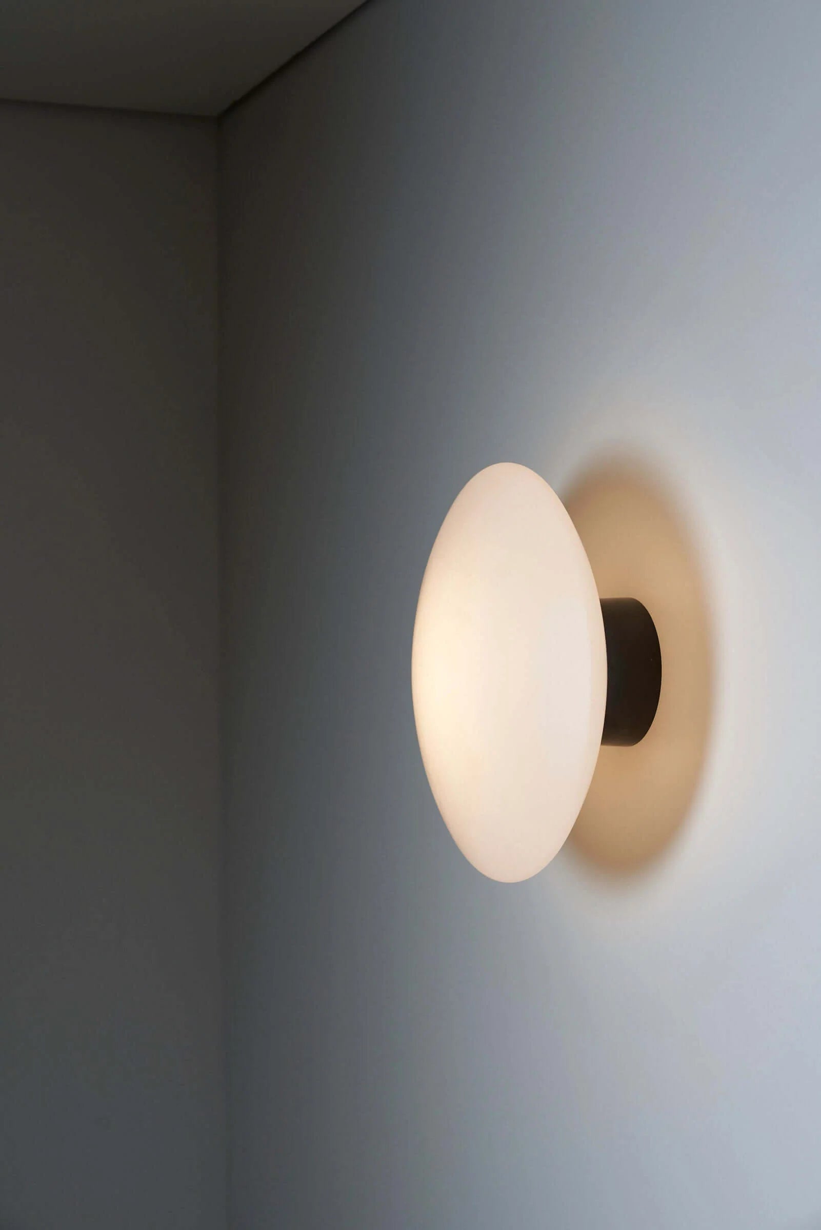 Space_Age_Glass_UFO_Wall_Lamp_HoSo_Hoffmeister