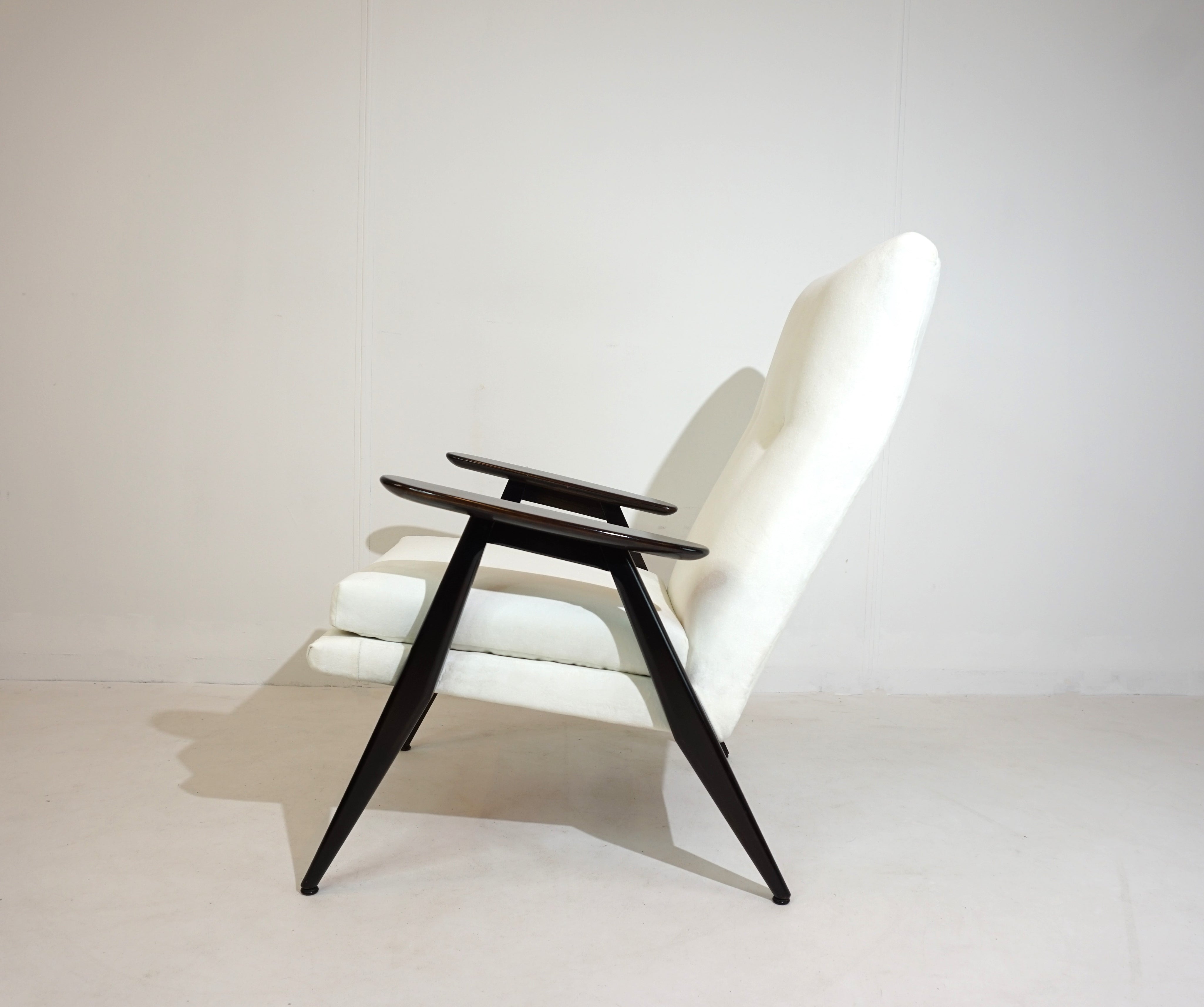 Steiner_SK640_lounge_chair_by_Pierre_Guariche