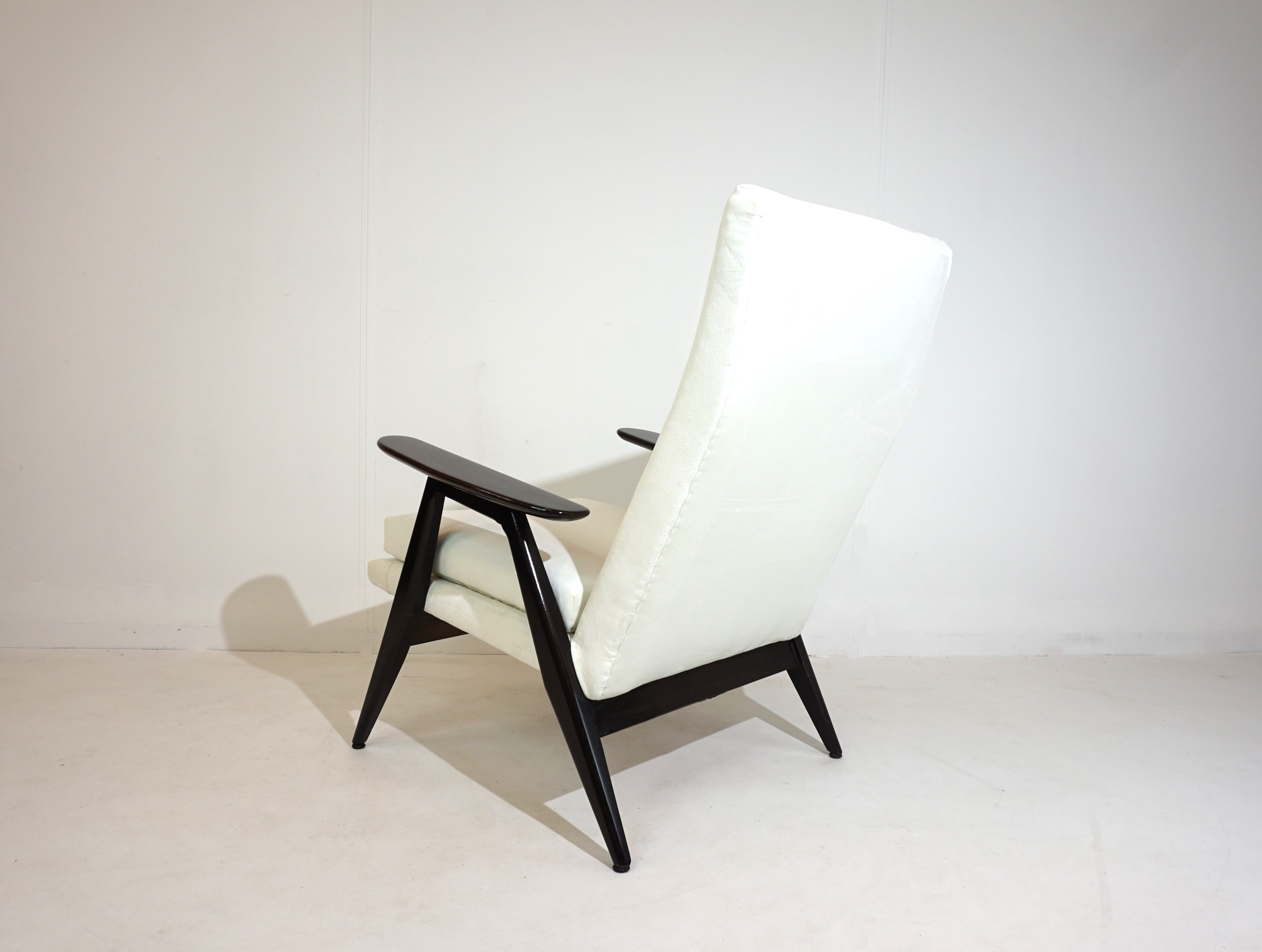 Steiner_SK640_lounge_chair_by_Pierre_Guariche