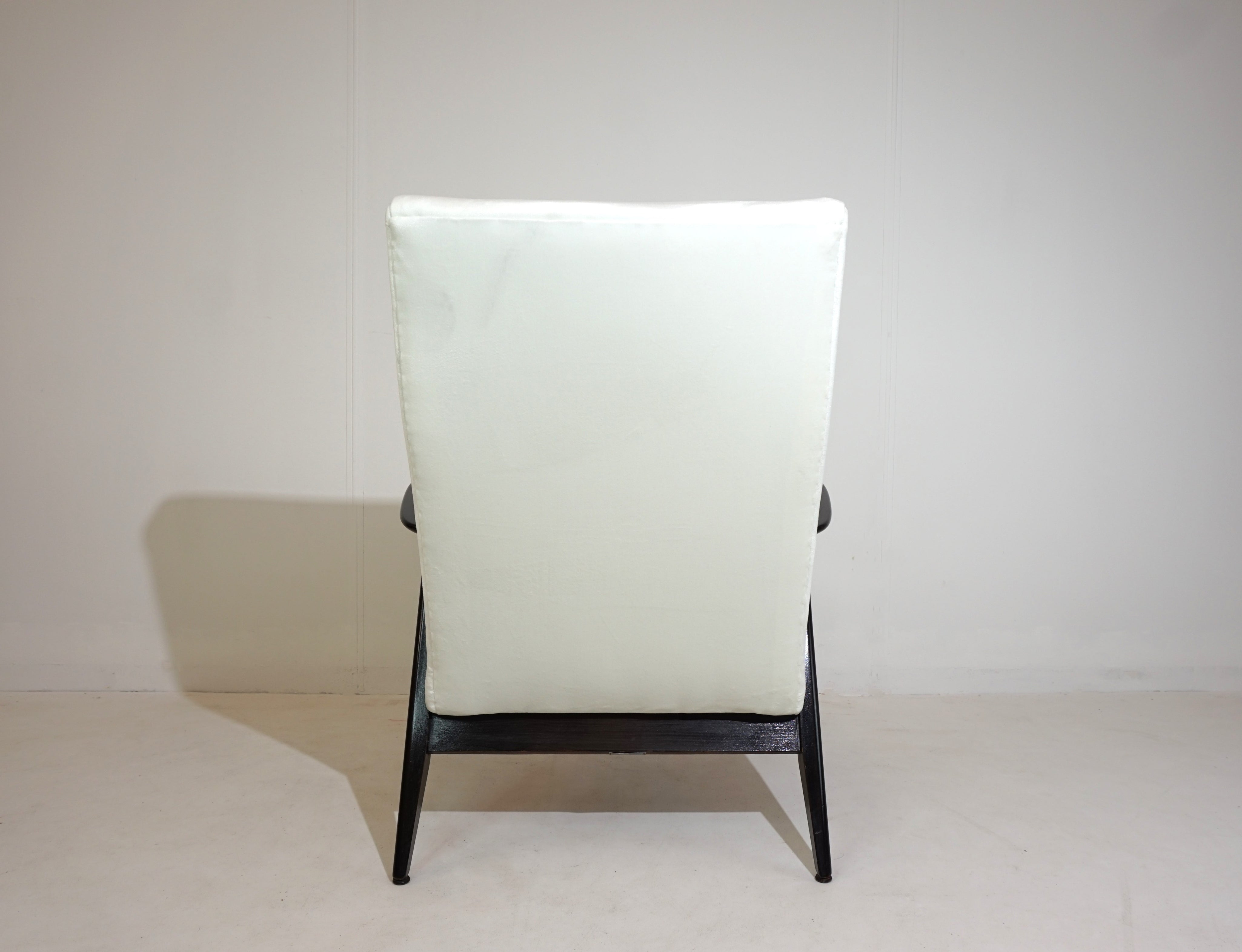 Steiner_SK640_lounge_chair_by_Pierre_Guariche