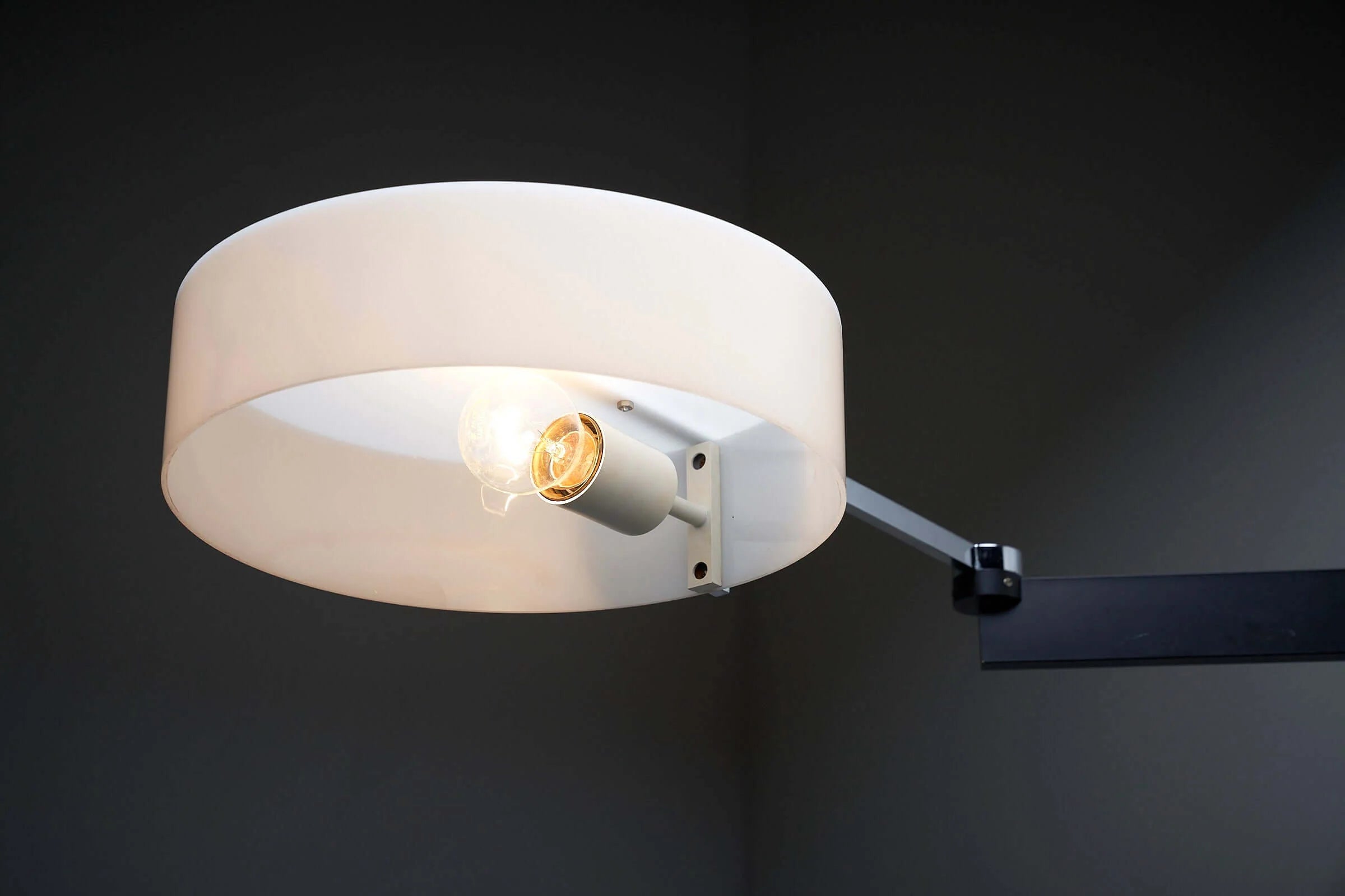 Stylish_Swivel_Arm_Wall_Lamp_Cosack