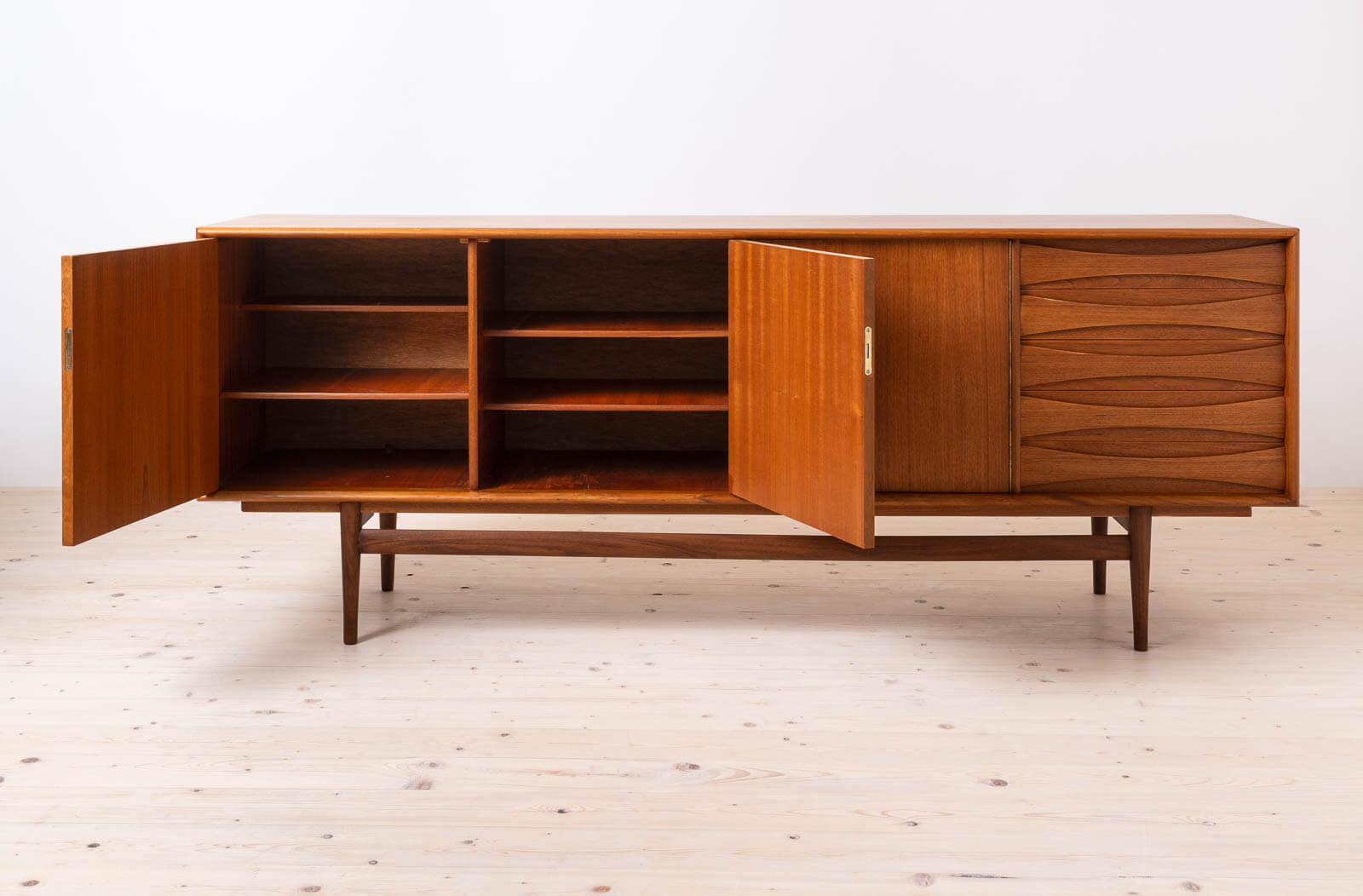 Sven_Andersen_Teak_Sideboard_Timeless_Scandinavian_Mid_Century_Modern_Elegance_1950s