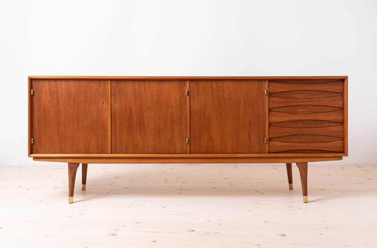 Sven_Andersen_Teak_Sideboard_Timeless_Scandinavian_Mid_Century_Modern_Elegance_1950s
