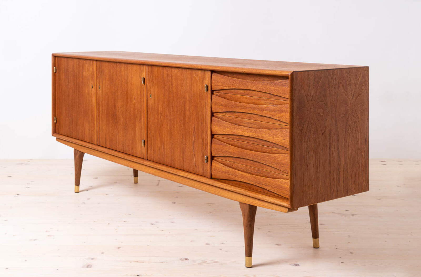 Sven_Andersen_Teak_Sideboard_Timeless_Scandinavian_Mid_Century_Modern_Elegance_1950s