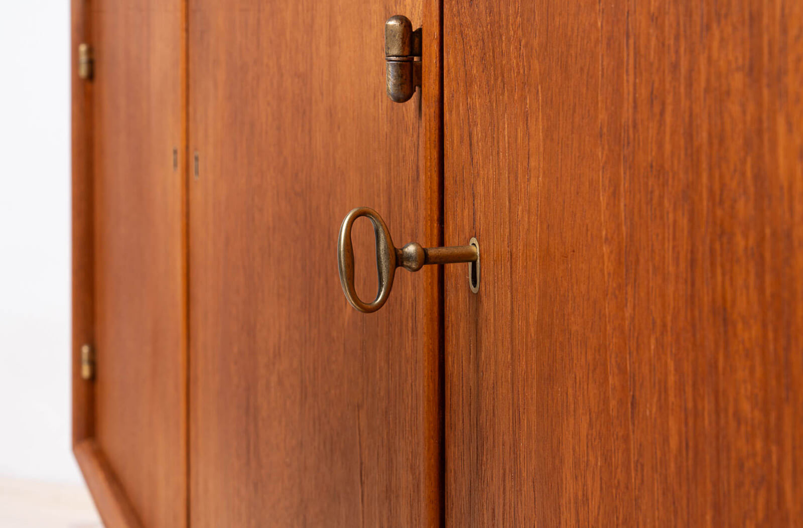Sven_Andersen_Teak_Sideboard_Timeless_Scandinavian_Mid_Century_Modern_Elegance_1950s