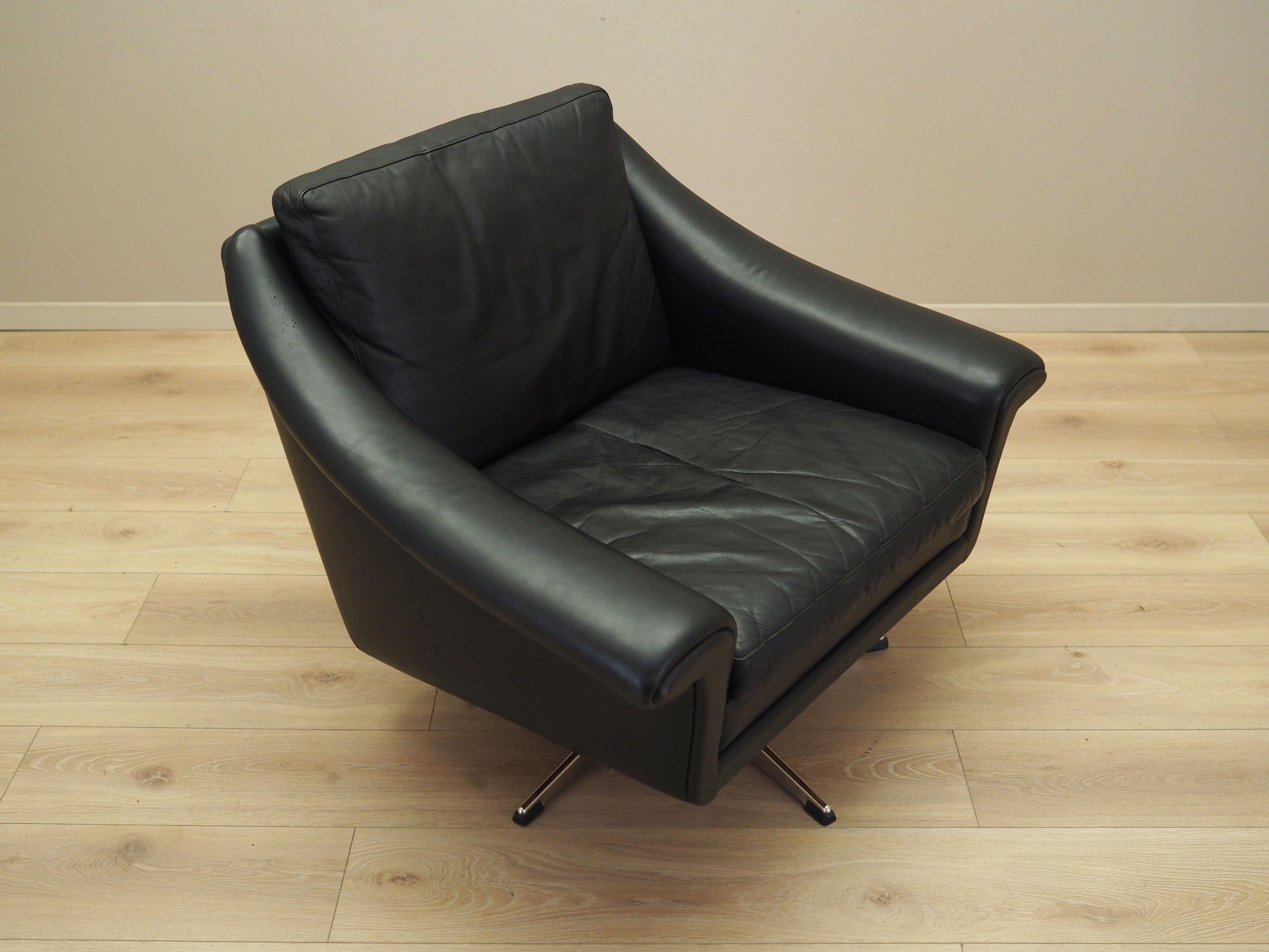 Swivel_armchair_Danish_design_1960s_manufacturer_Eran_M_bler_designer_Aage_Christiansen