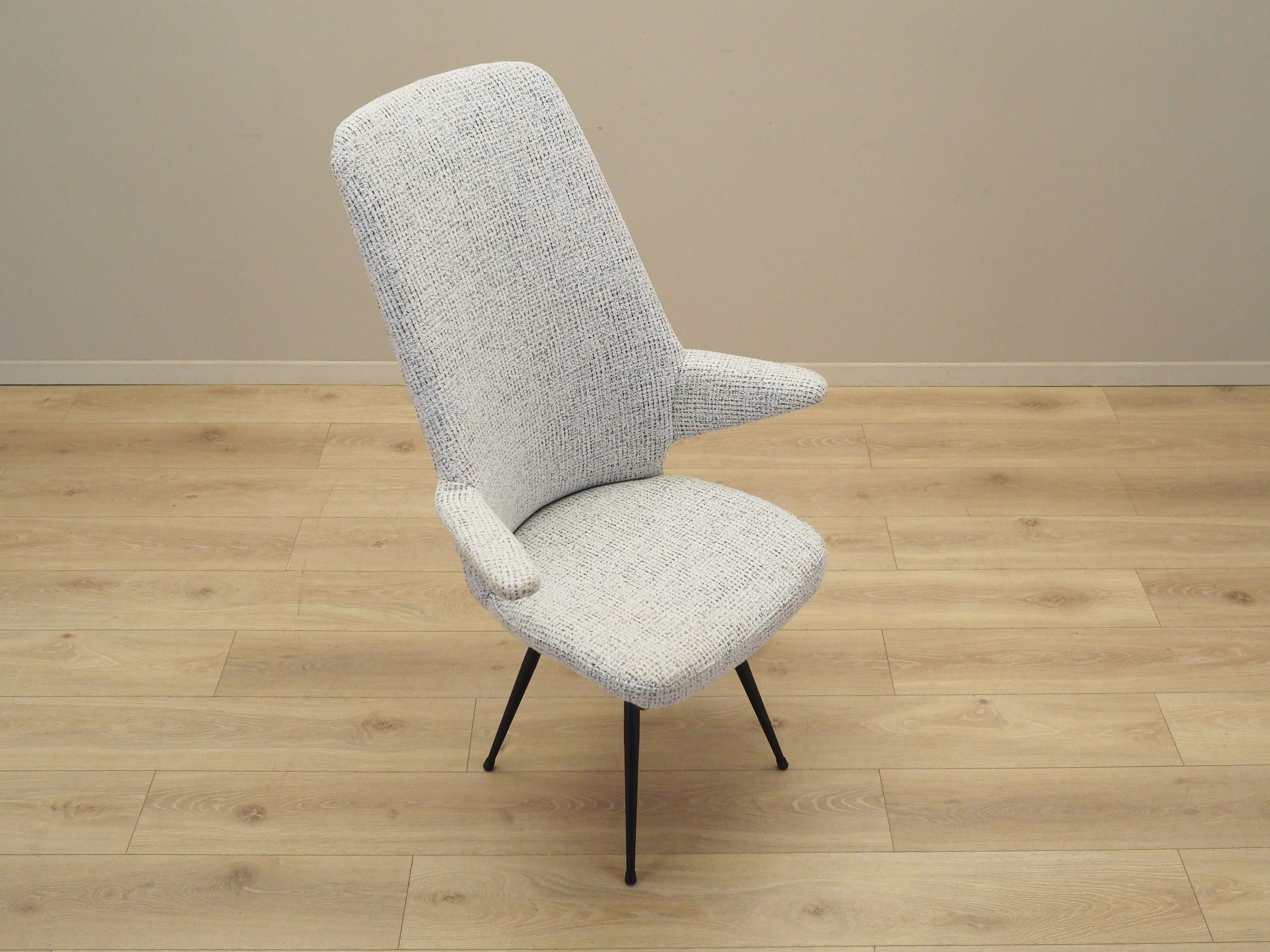 Swivel_armchair_Italian_design_1970s_production_Italy