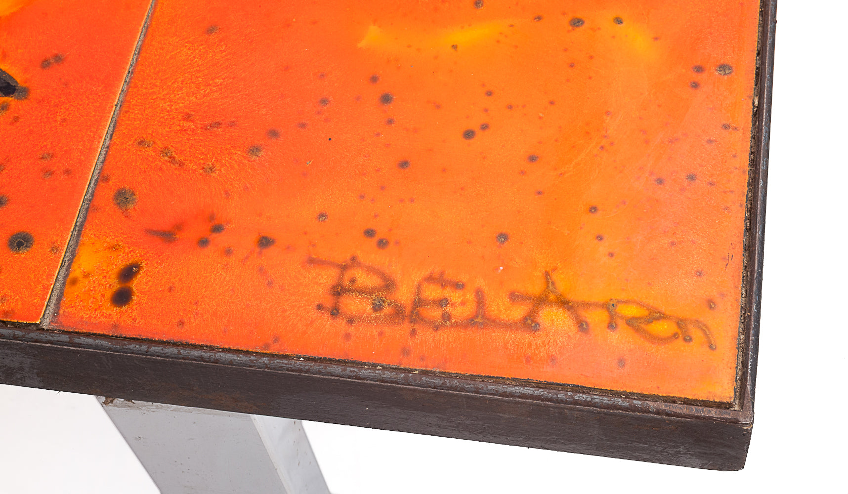 Vintage_coffee_table_by_Juliette_Belarti.