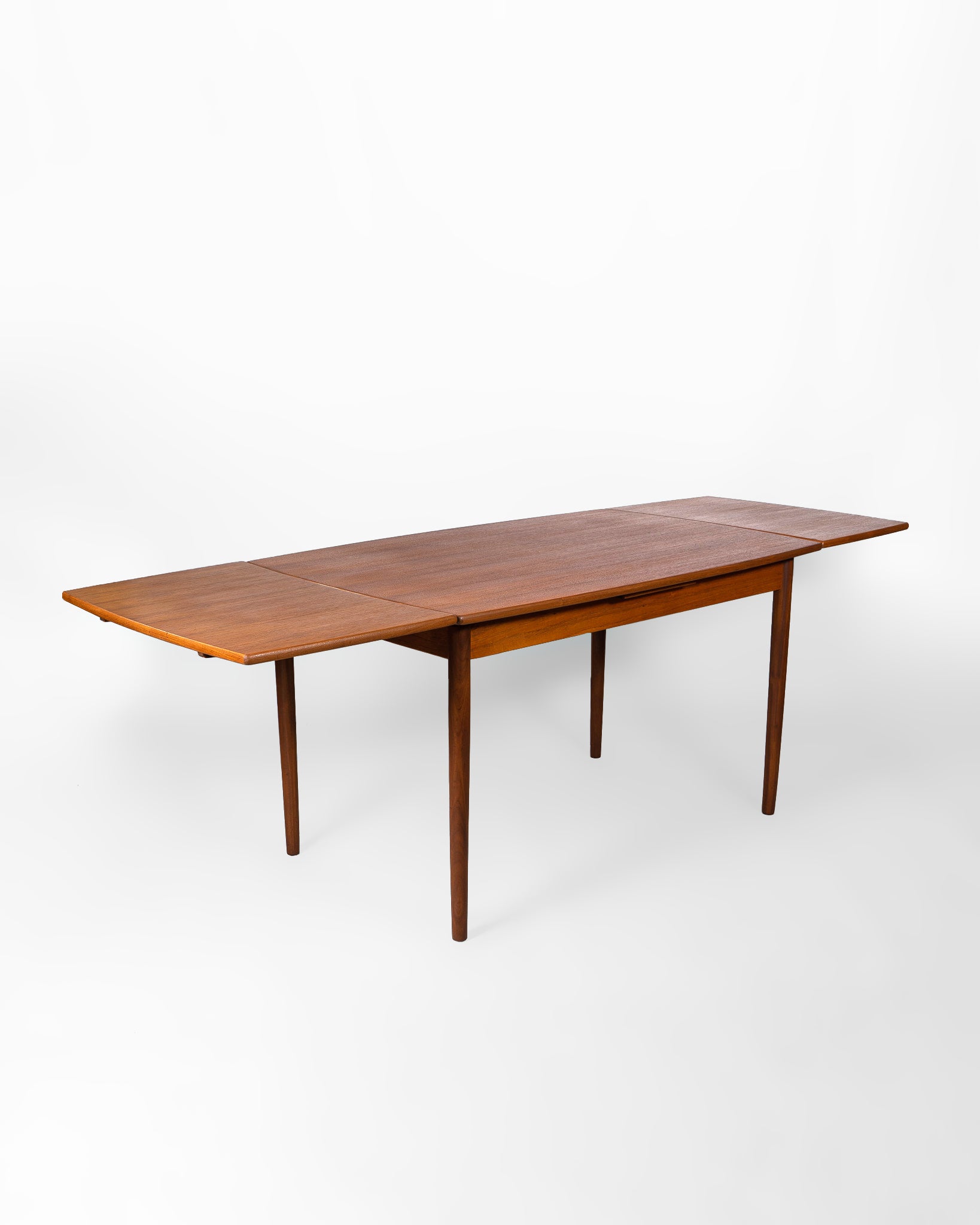 Teak_Extendable_Dining_Table_made_in_Denmark