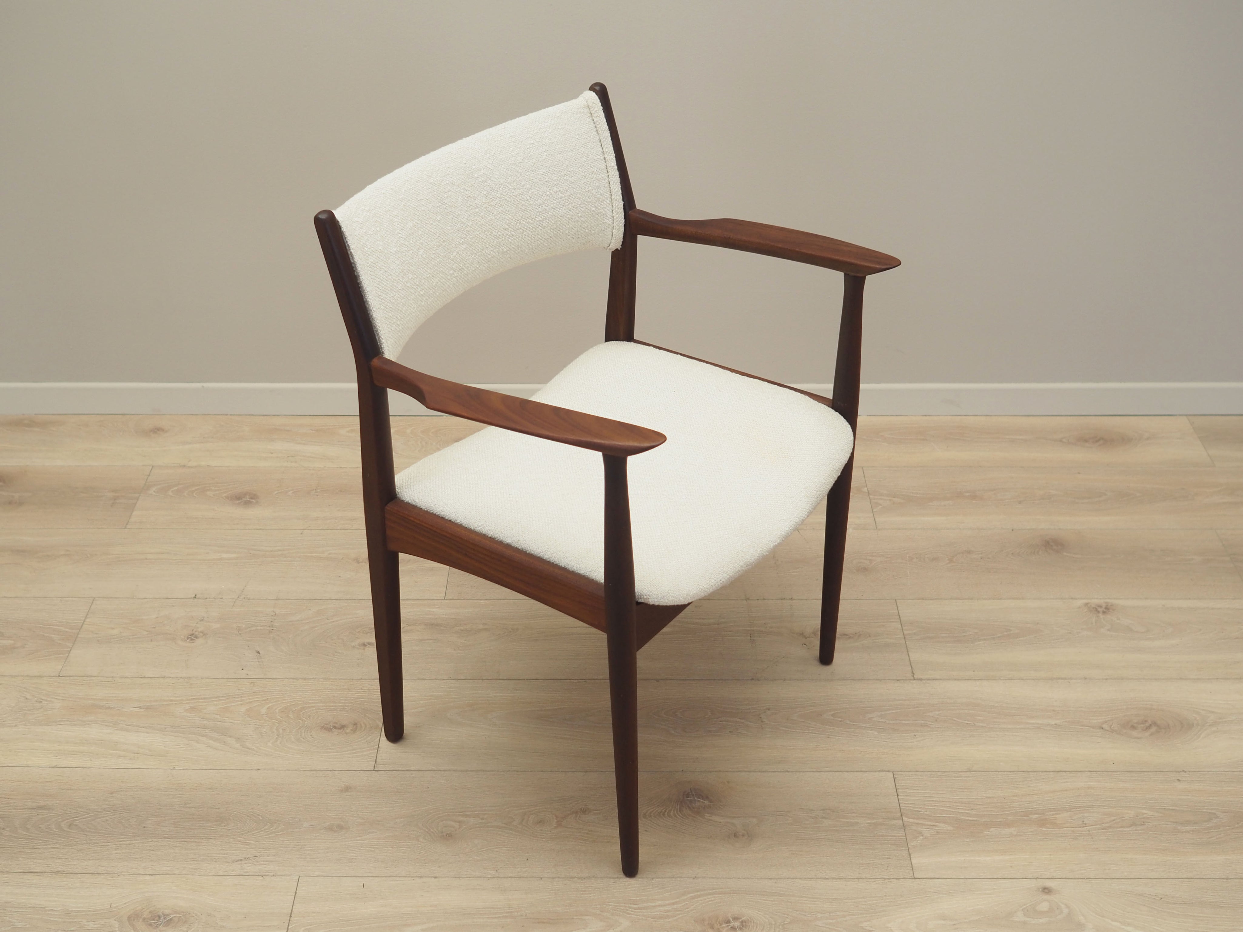 Teak_armchair_Danish_design_1960s_production_Denmark