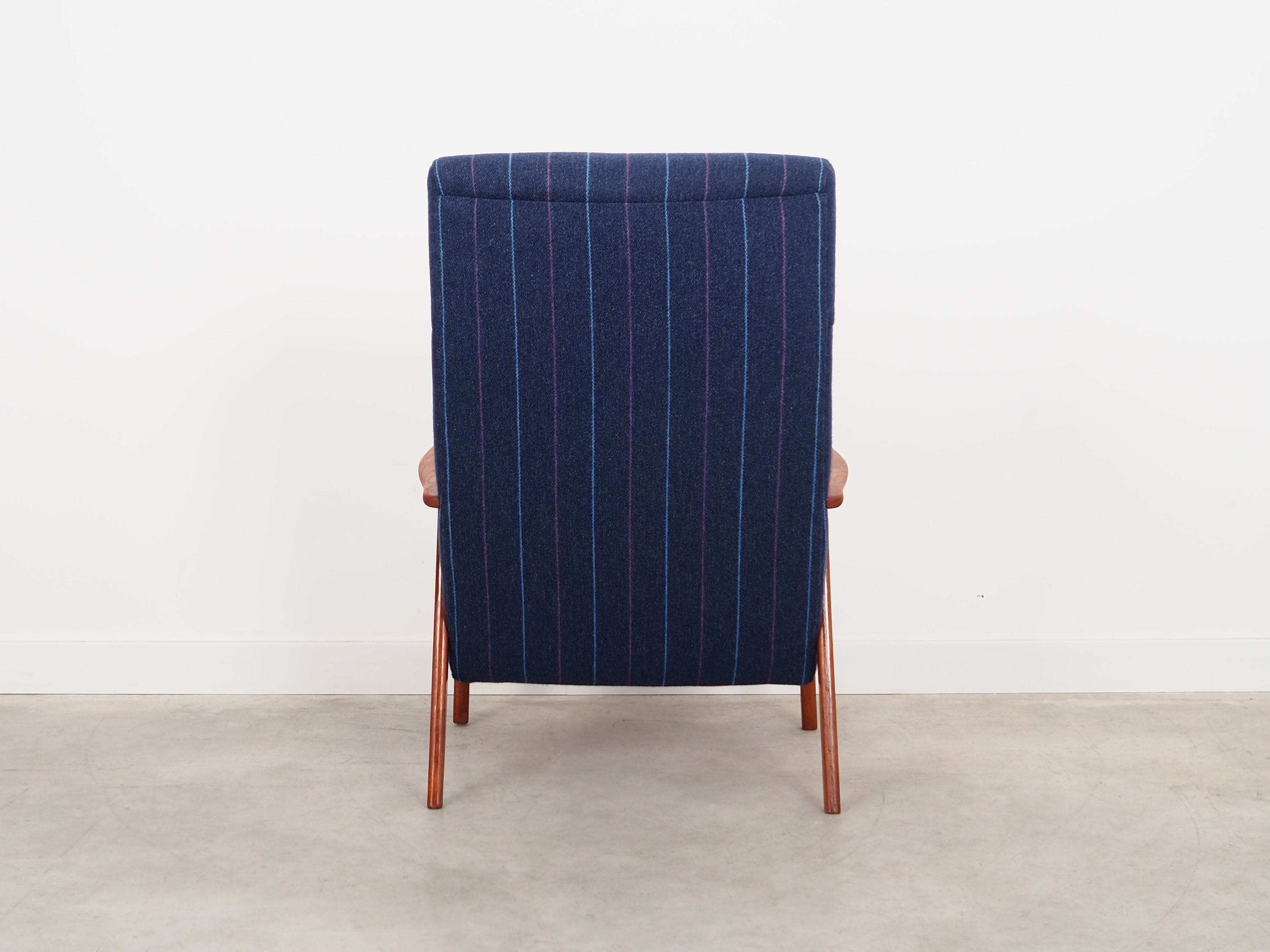 Teak_armchair_Danish_design_from_1970s