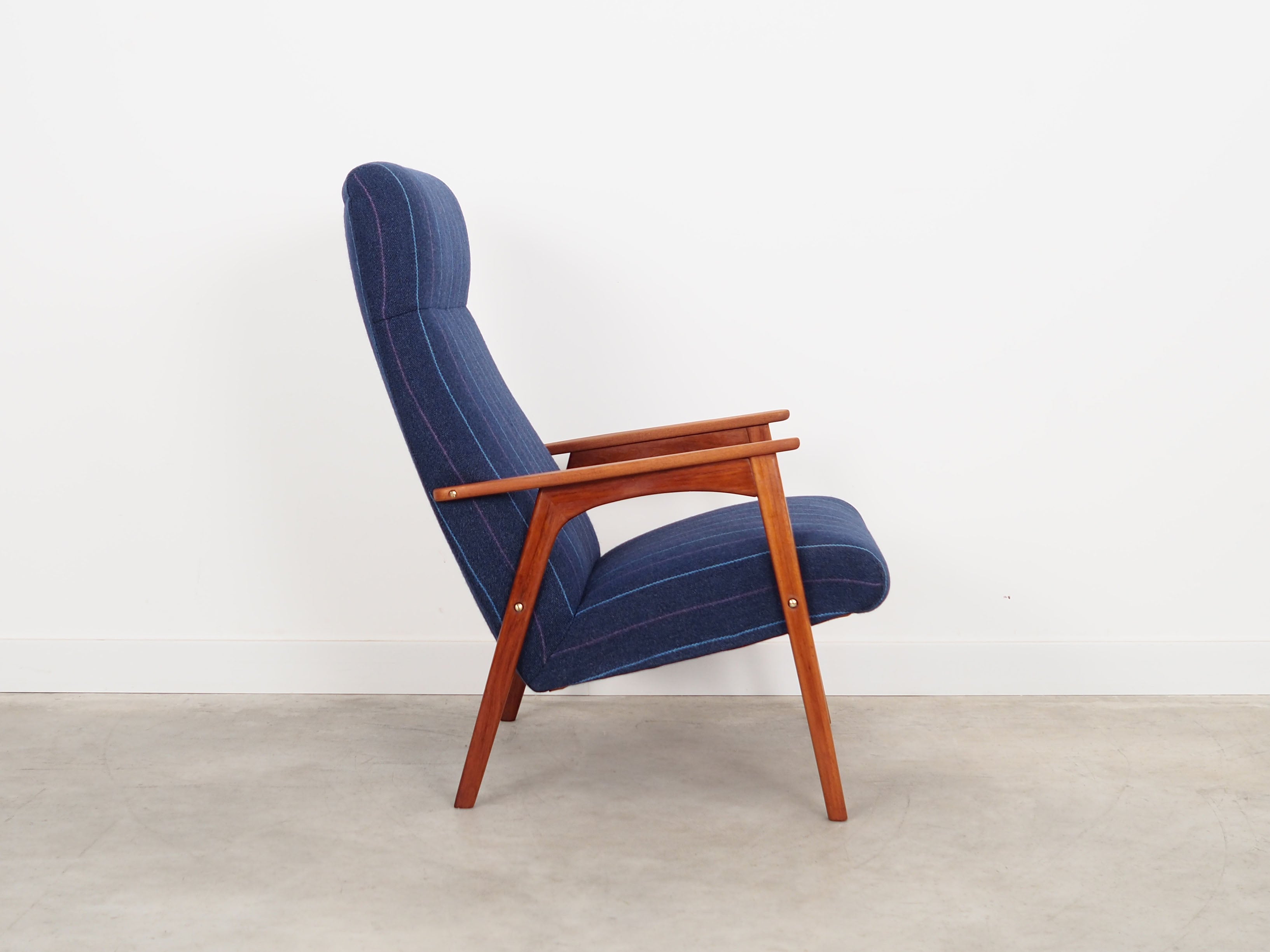 Teak_armchair_Danish_design_from_1970s