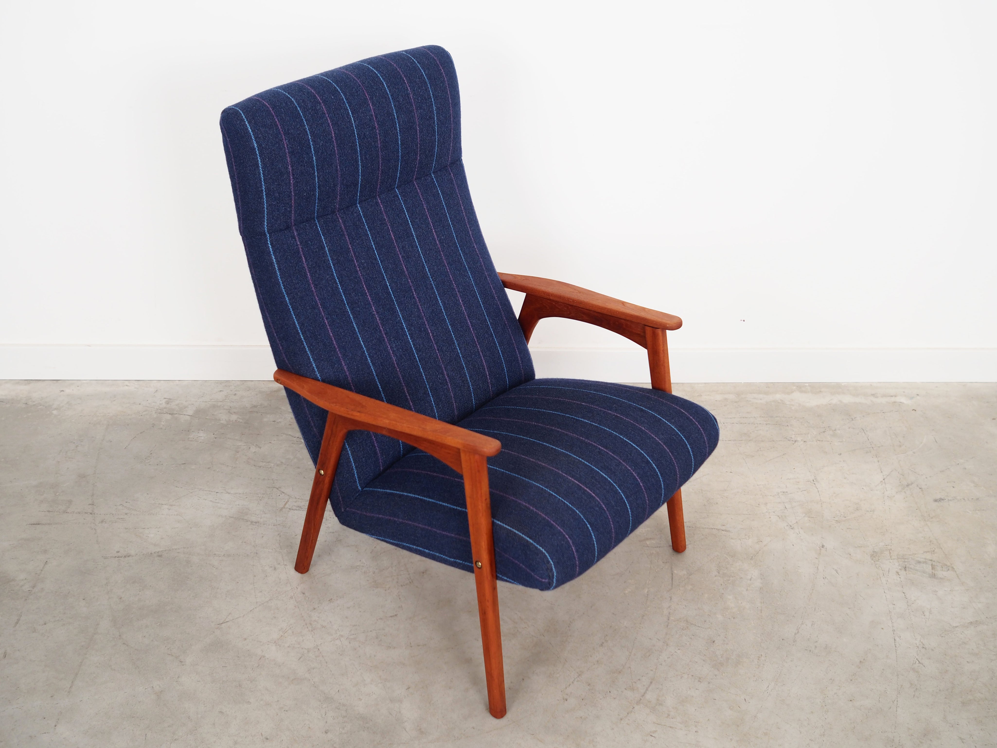 Teak_armchair_Danish_design_from_1970s