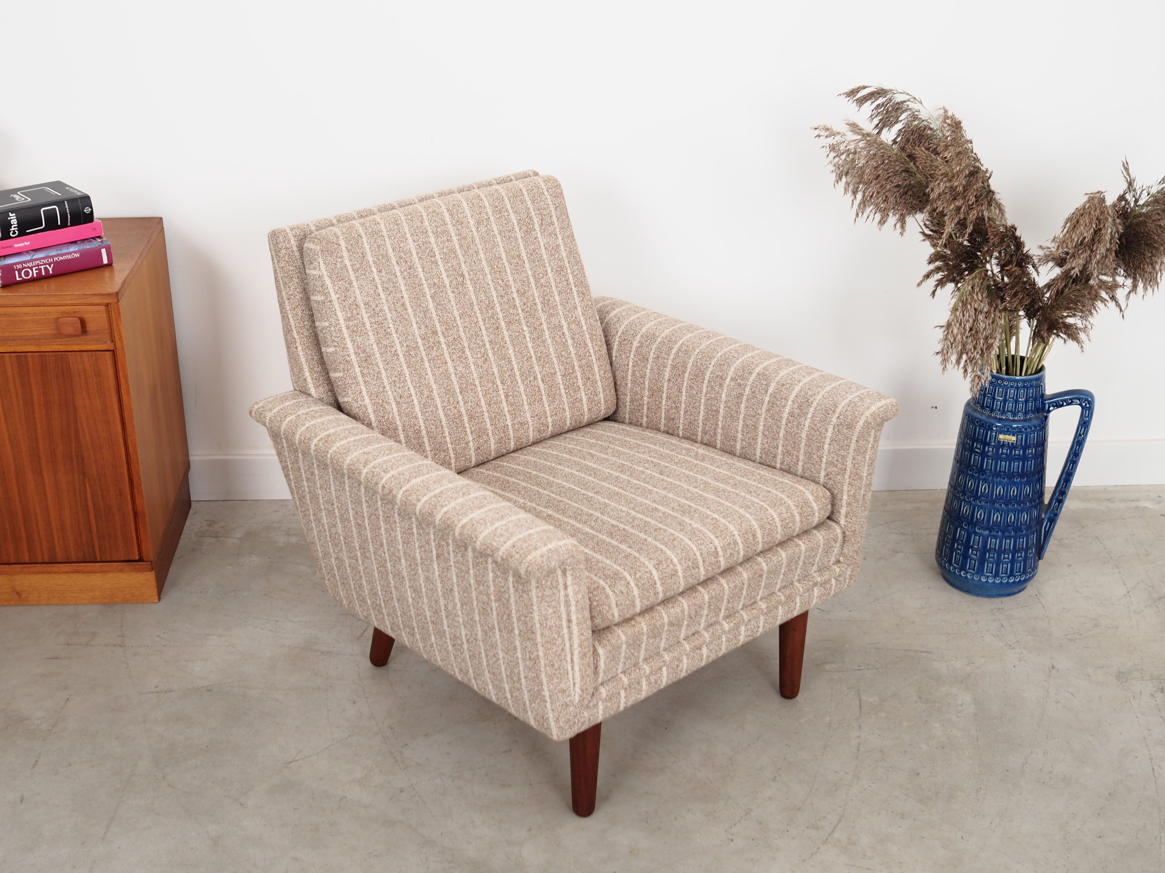 Teak_armchair_Danish_design_from_1970s_production_Denmark