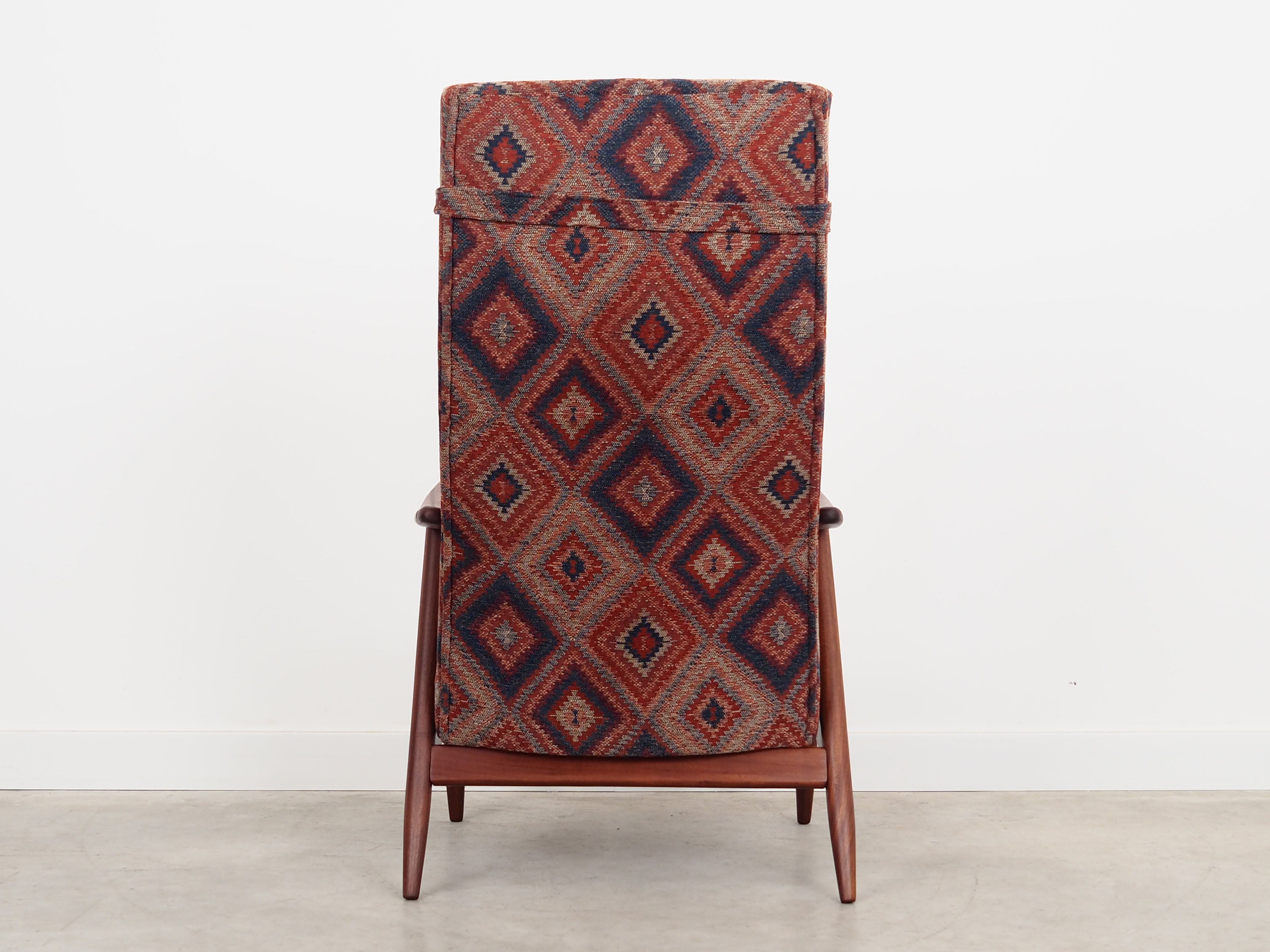 Teak_armchair_in_Danish_design_1970s
