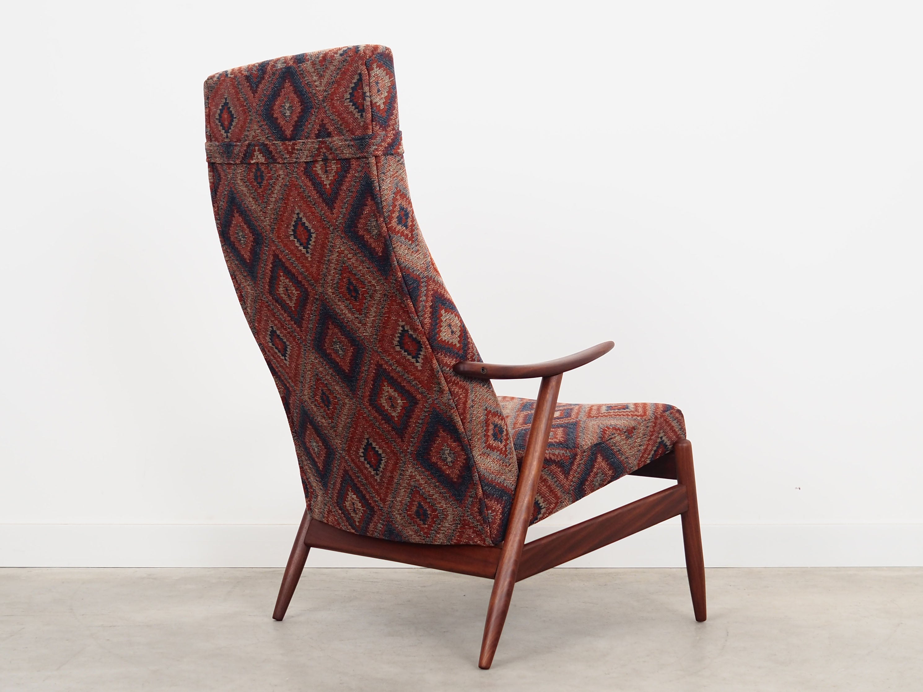 Teak_armchair_in_Danish_design_1970s