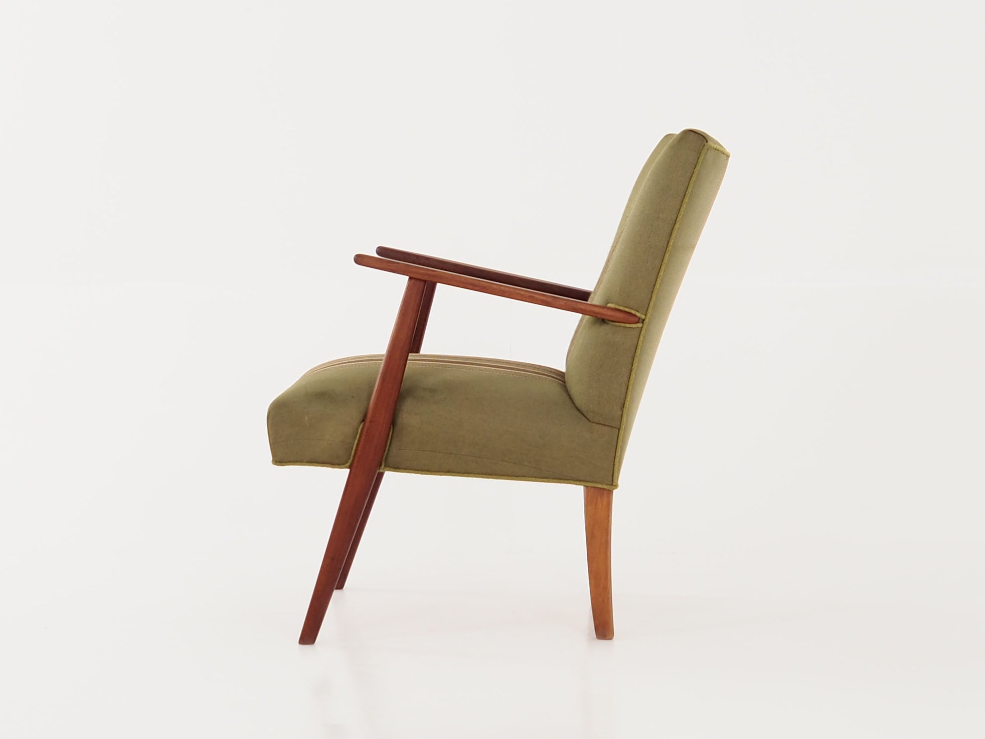 Teak_armchair_in_Danish_design_from_1960s