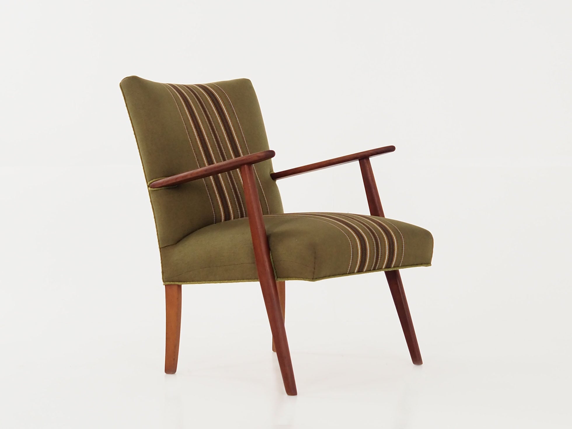 Teak_armchair_in_Danish_design_from_1960s