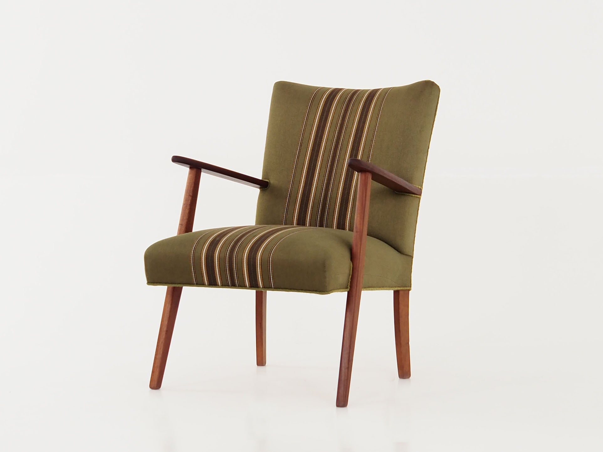 Teak_armchair_in_Danish_design_from_1960s