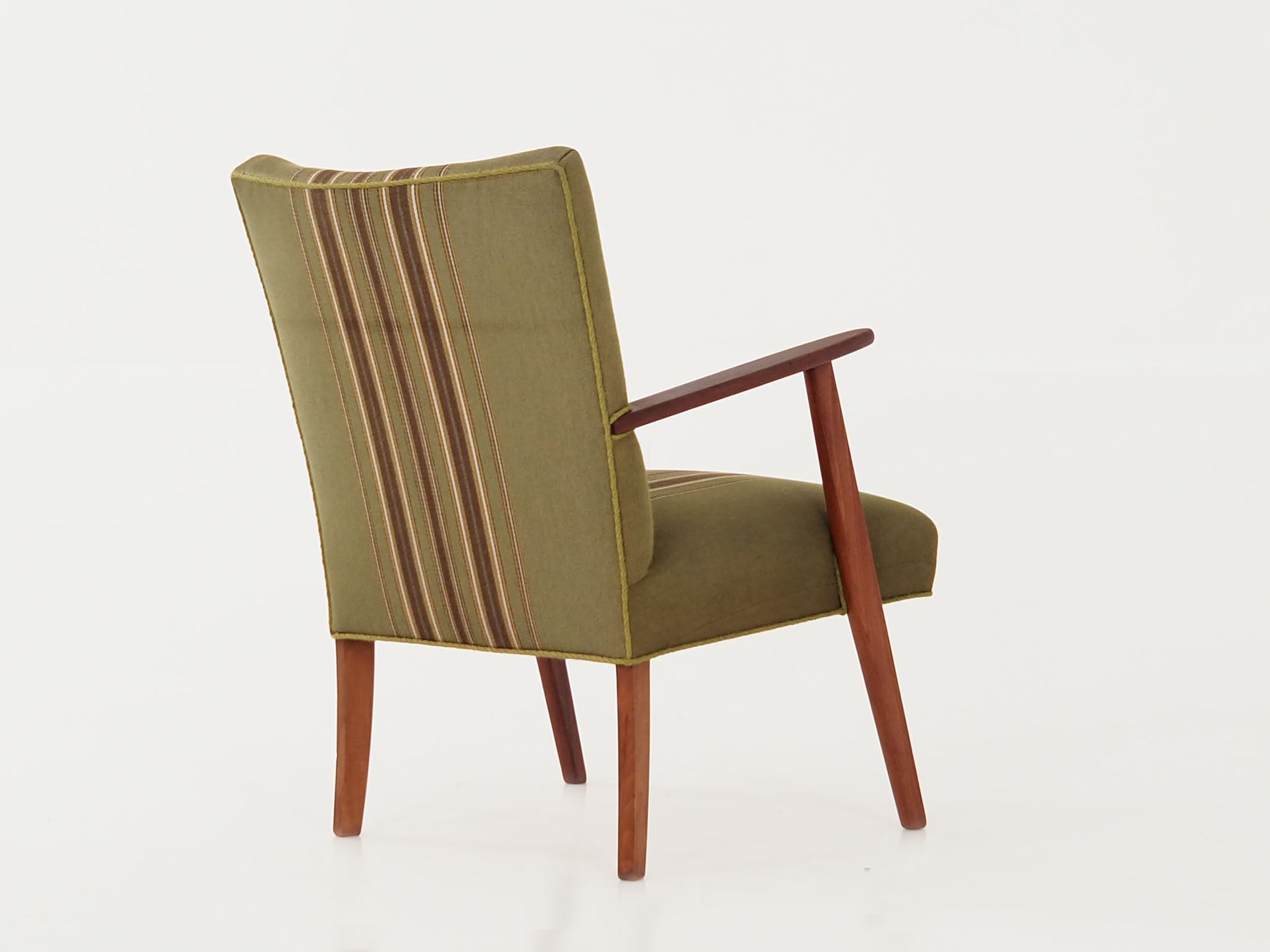 Teak_armchair_in_Danish_design_from_1960s