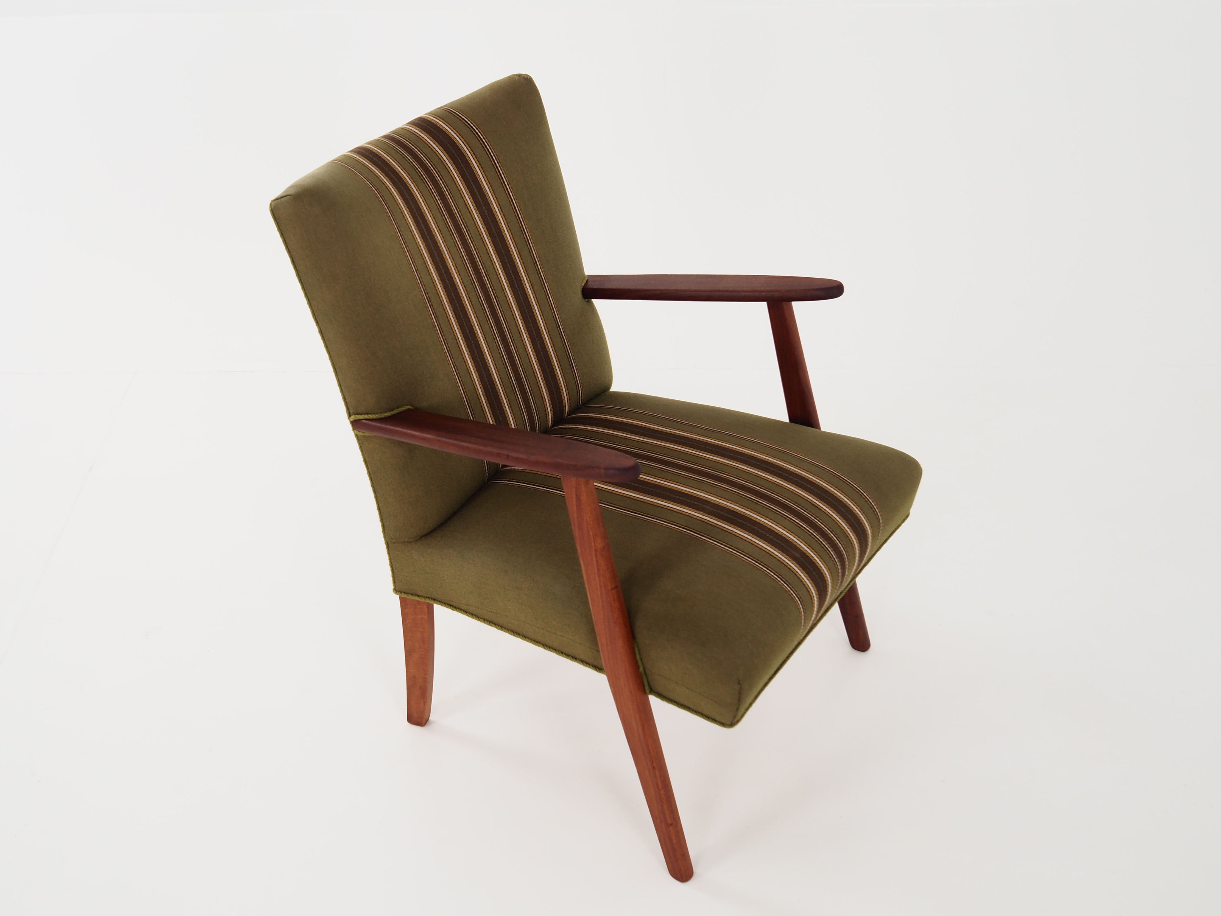 Teak_armchair_in_Danish_design_from_1960s