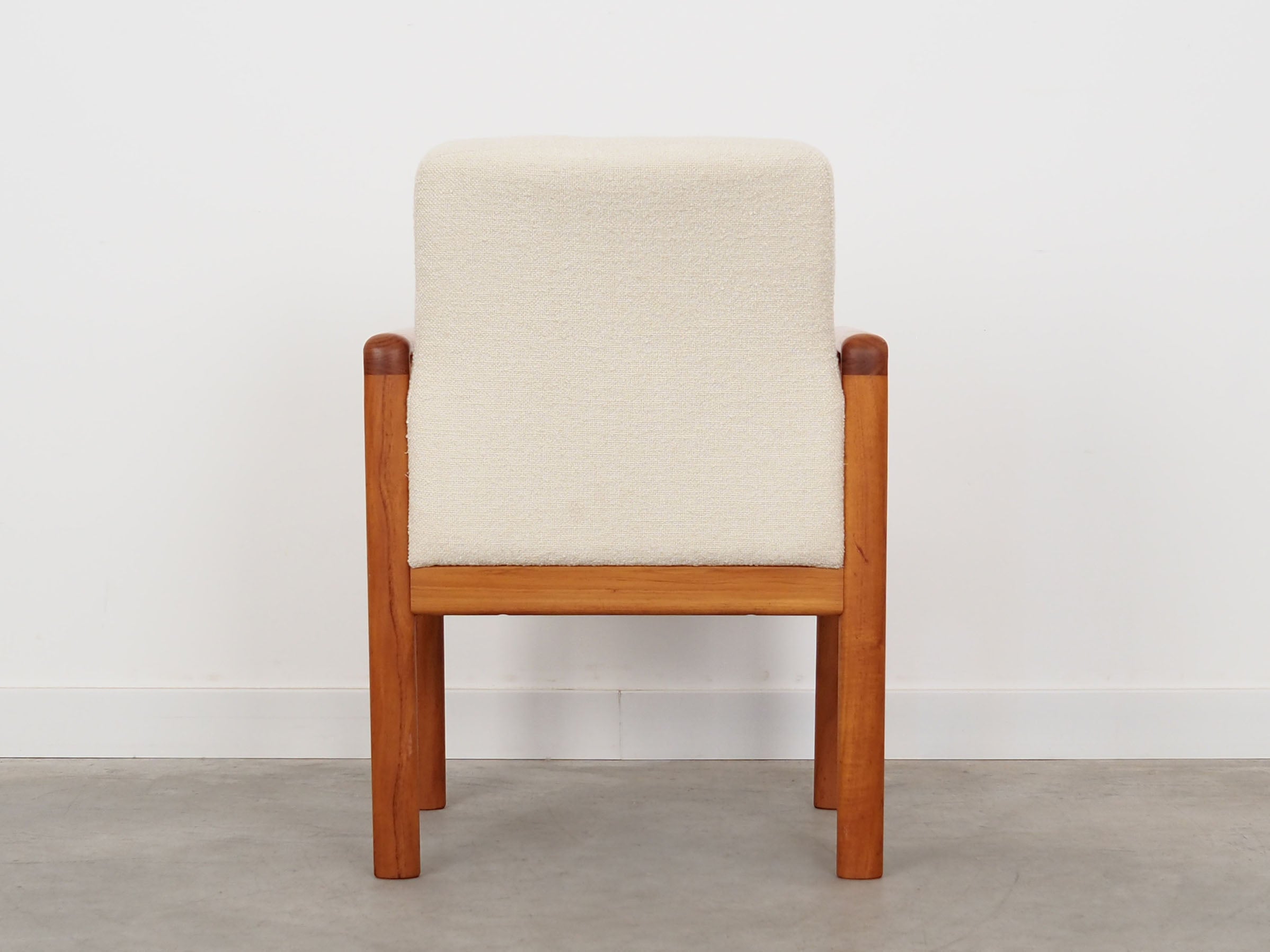 Teak_armchair_in_Danish_design_from_1970s