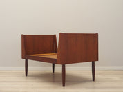 Teak_bed_Danish_design_1970s_production_Denmark