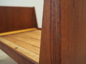 Teak_bed_Danish_design_1970s_production_Denmark