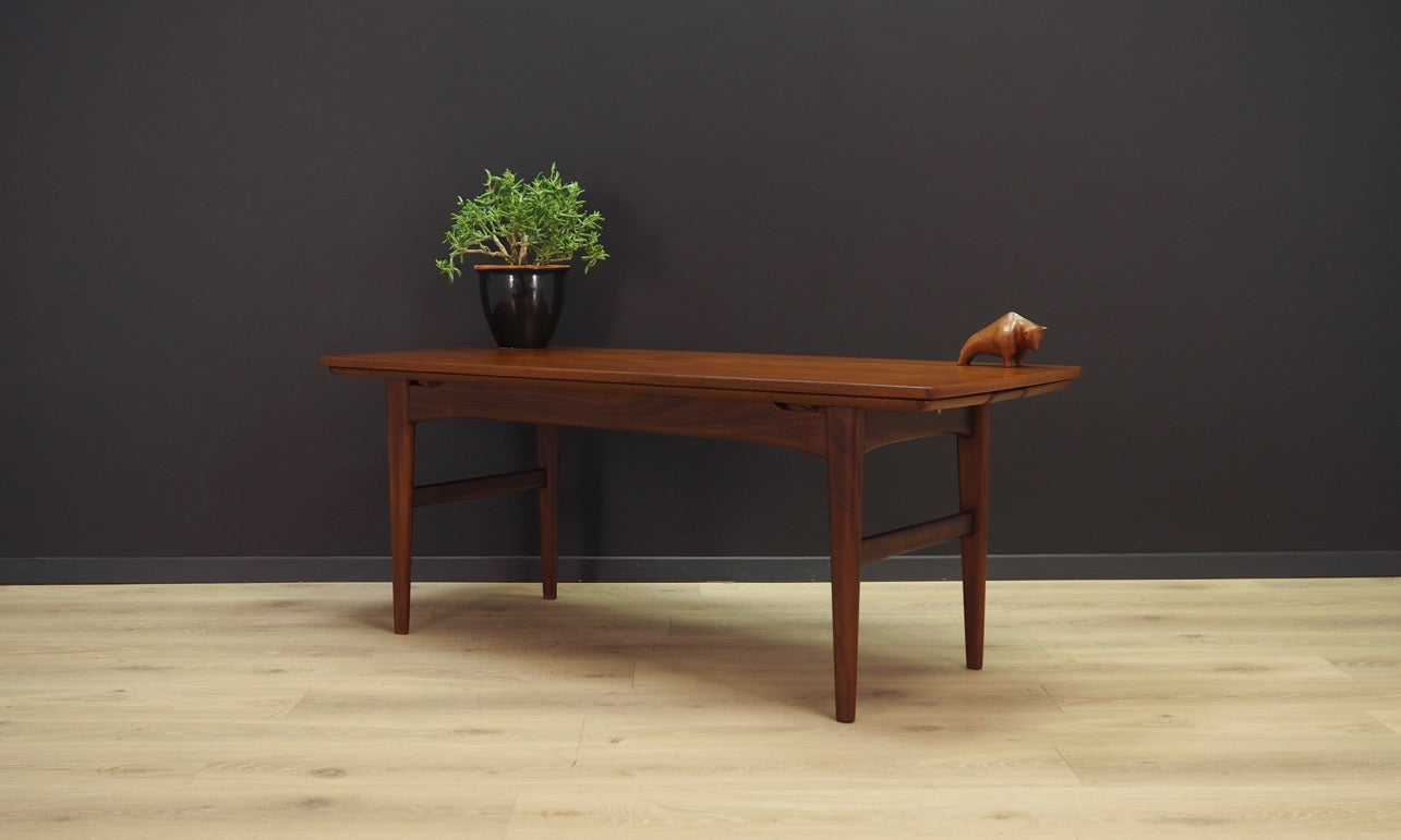 Teak_bench_Danish_design_1970s_production_Denmark