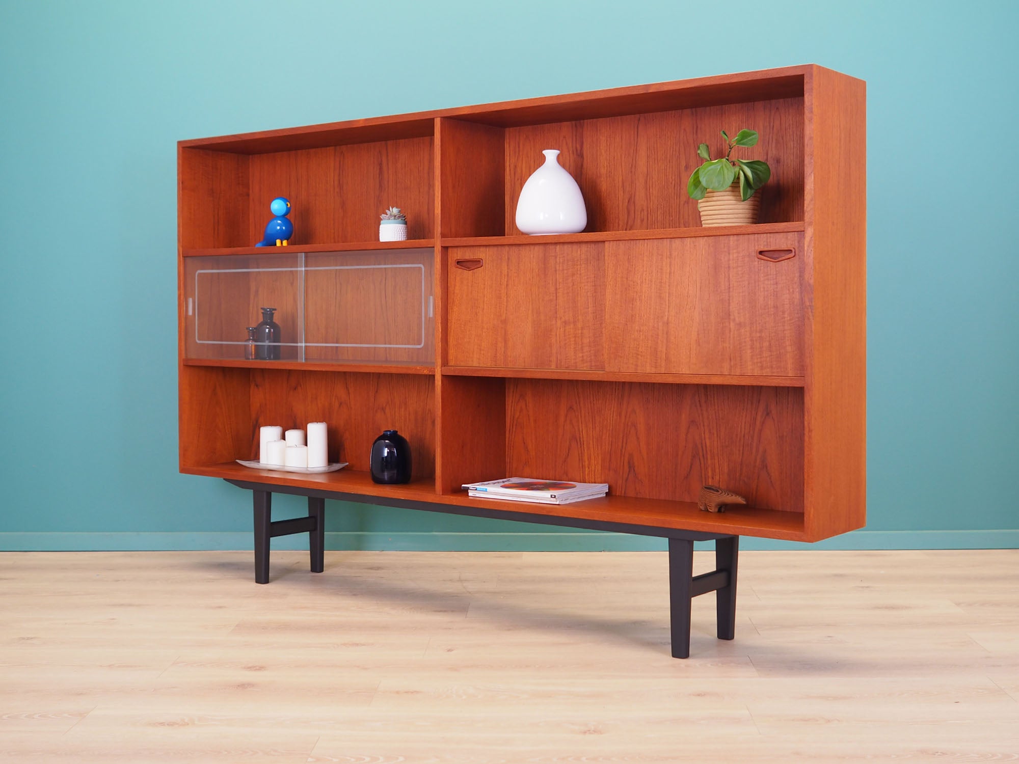 Teak_bookcase_Danish_design_1970s_manufacturer_Clausen_S_n