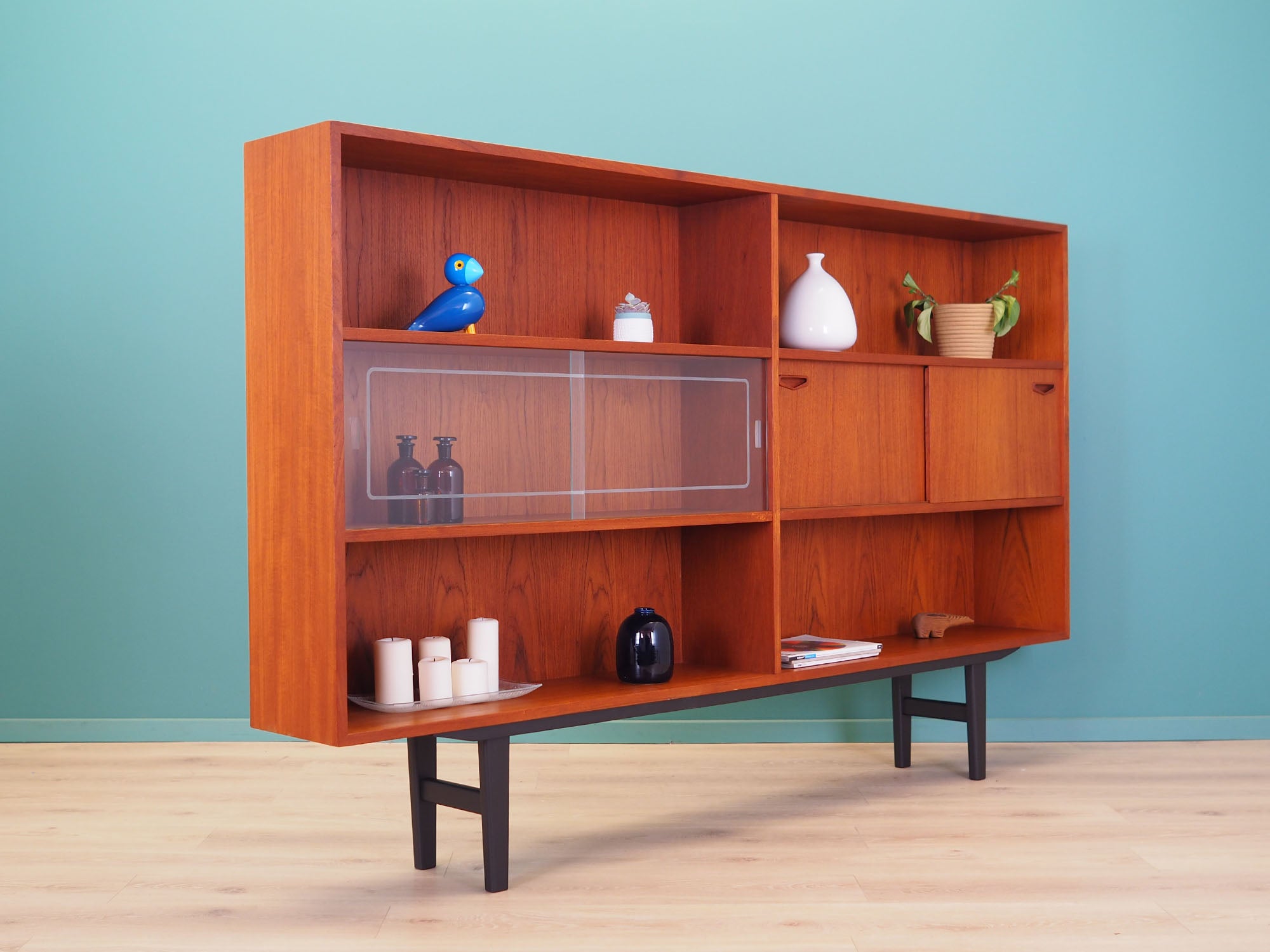 Teak_bookcase_Danish_design_1970s_manufacturer_Clausen_S_n