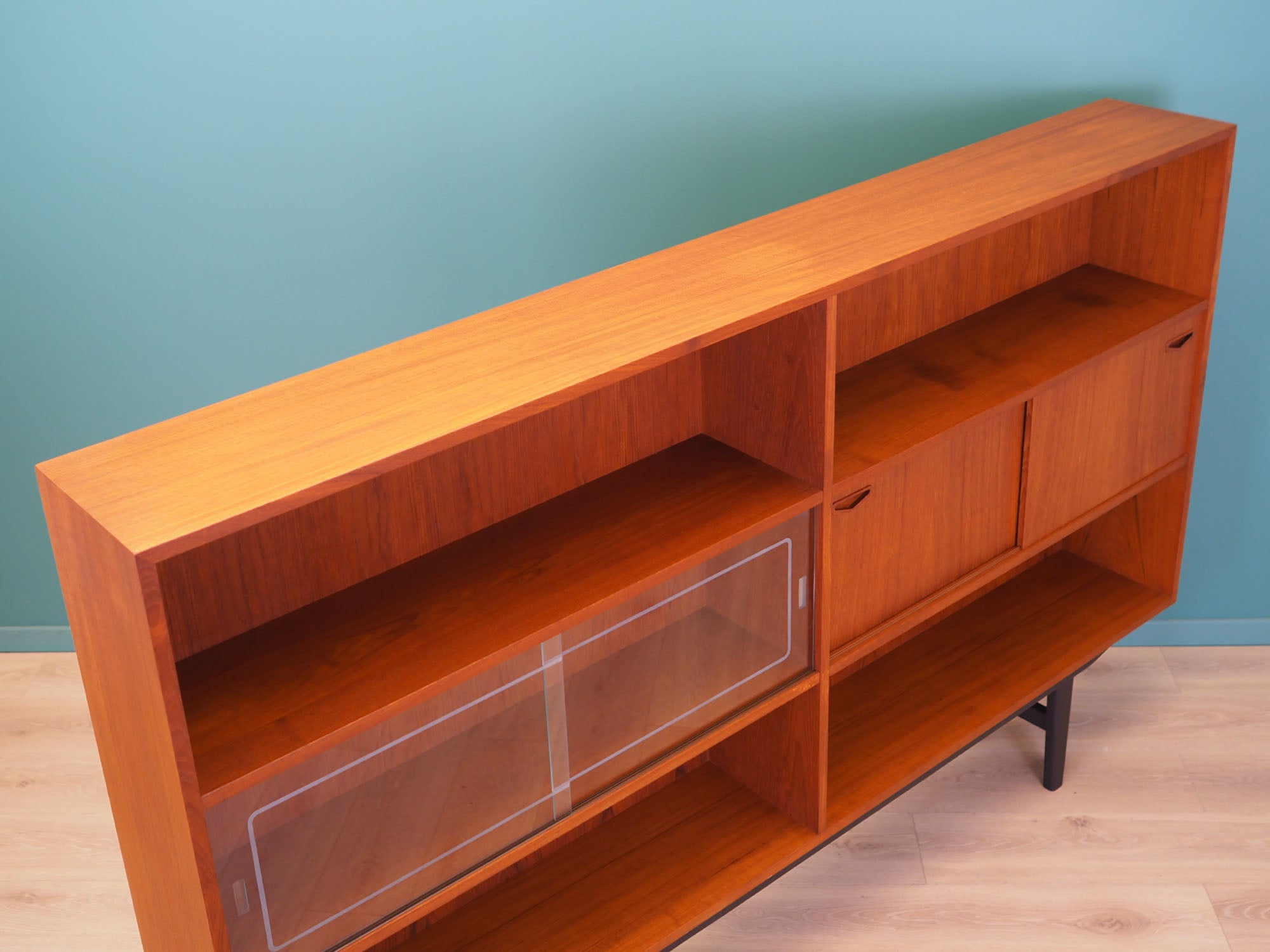 Teak_bookcase_Danish_design_1970s_manufacturer_Clausen_S_n