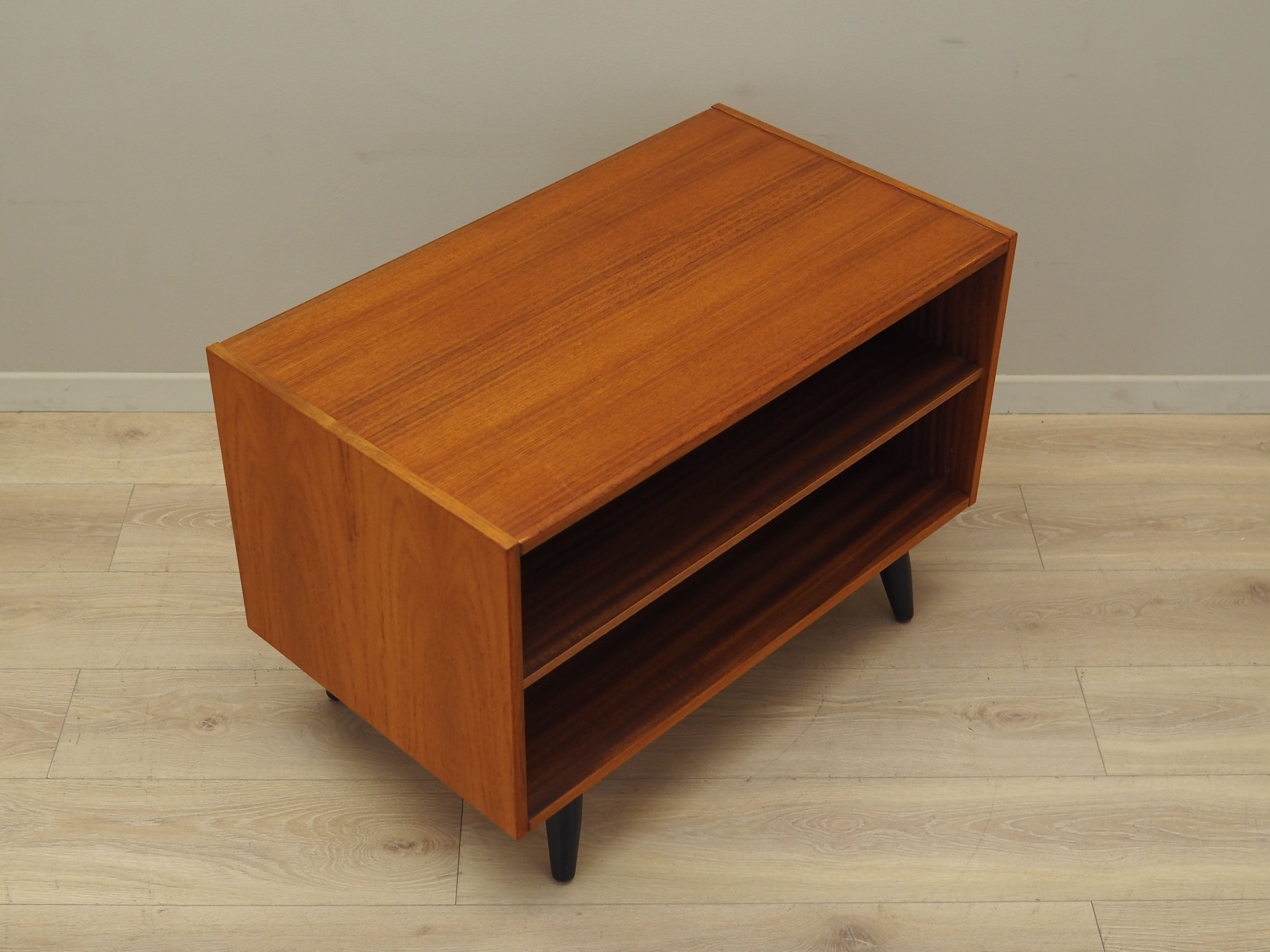 Teak_bookcase_Danish_design_1970s_production_Sweden