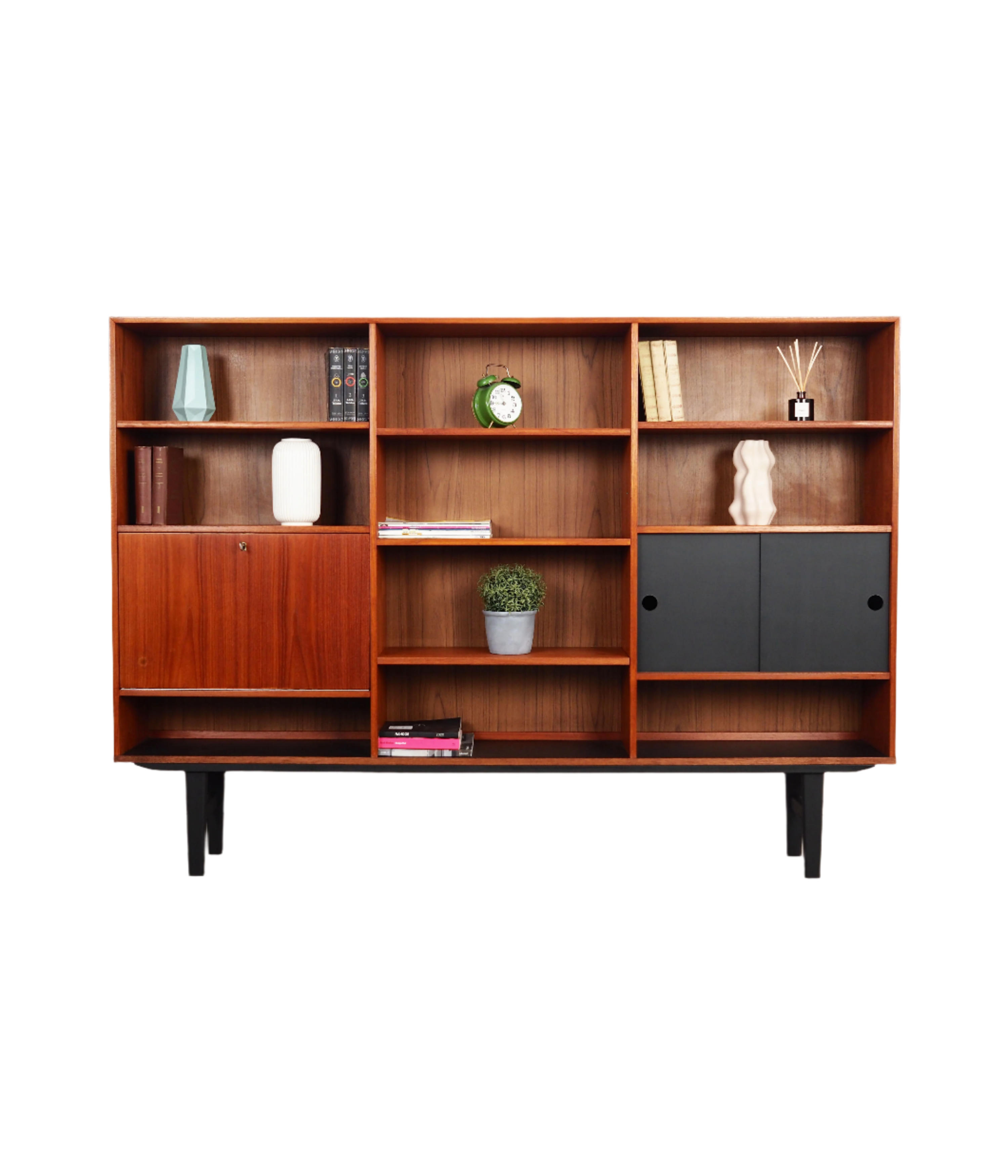 Teak_bookcase_in_Danish_design_1970s_production_Denmark