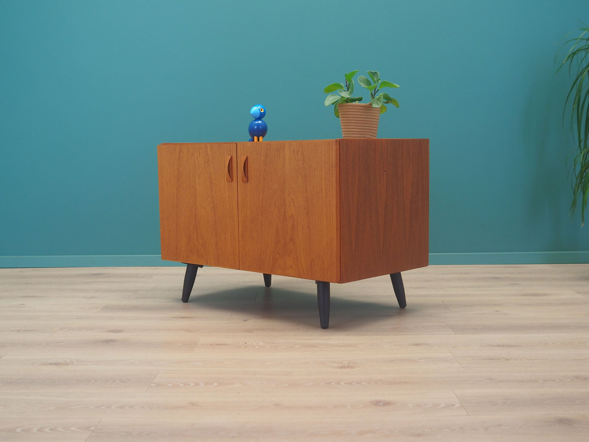 Teak_cabinet_Danish_design_1960s