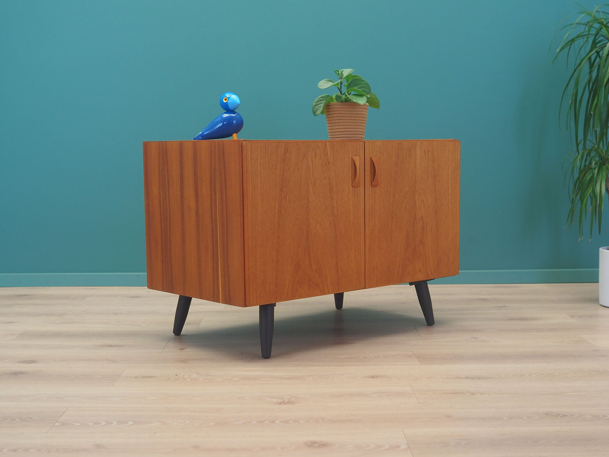 Teak_cabinet_Danish_design_1960s