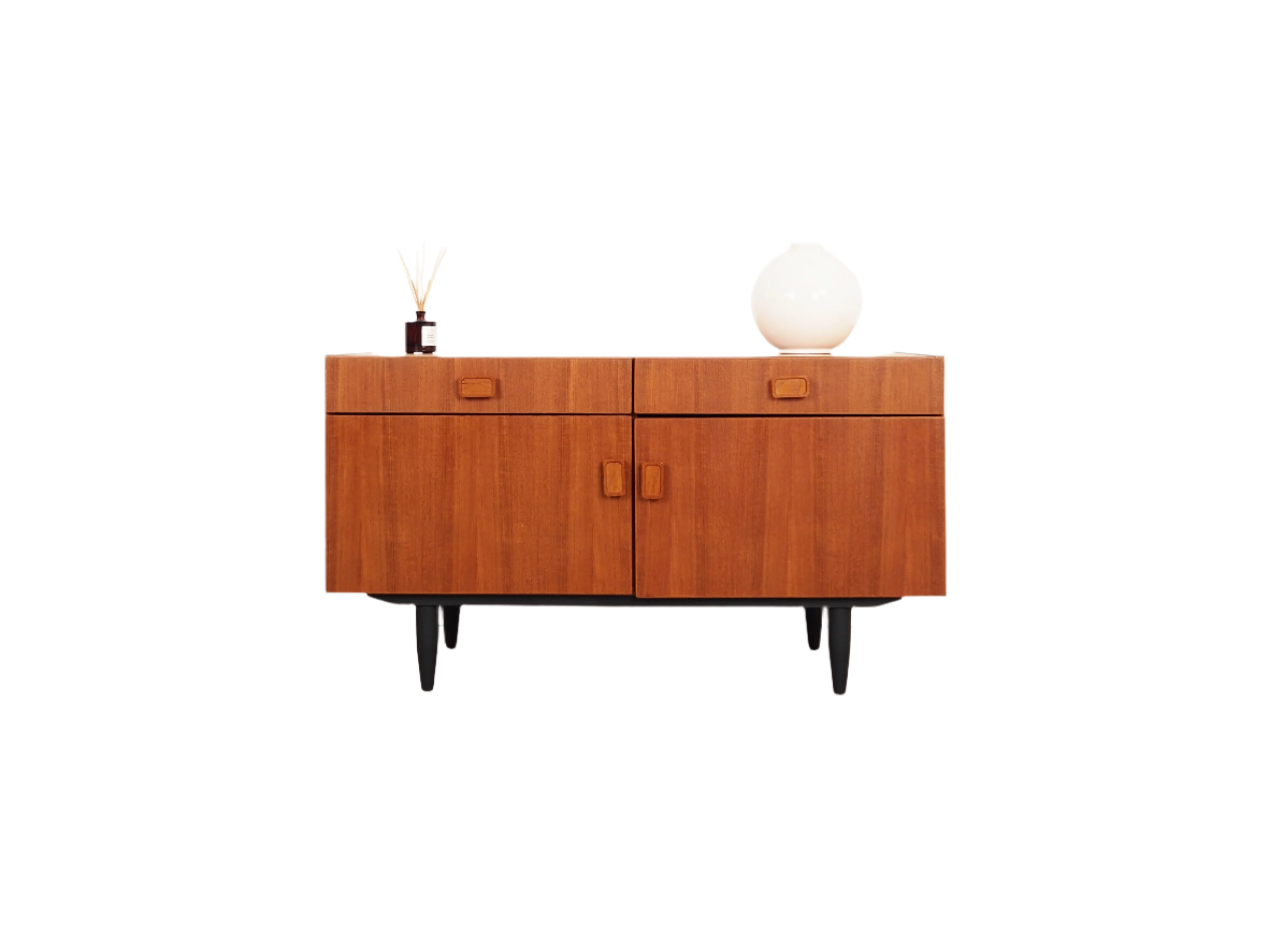 Teak_cabinet_Danish_design_1970s_manufacturer_Denka