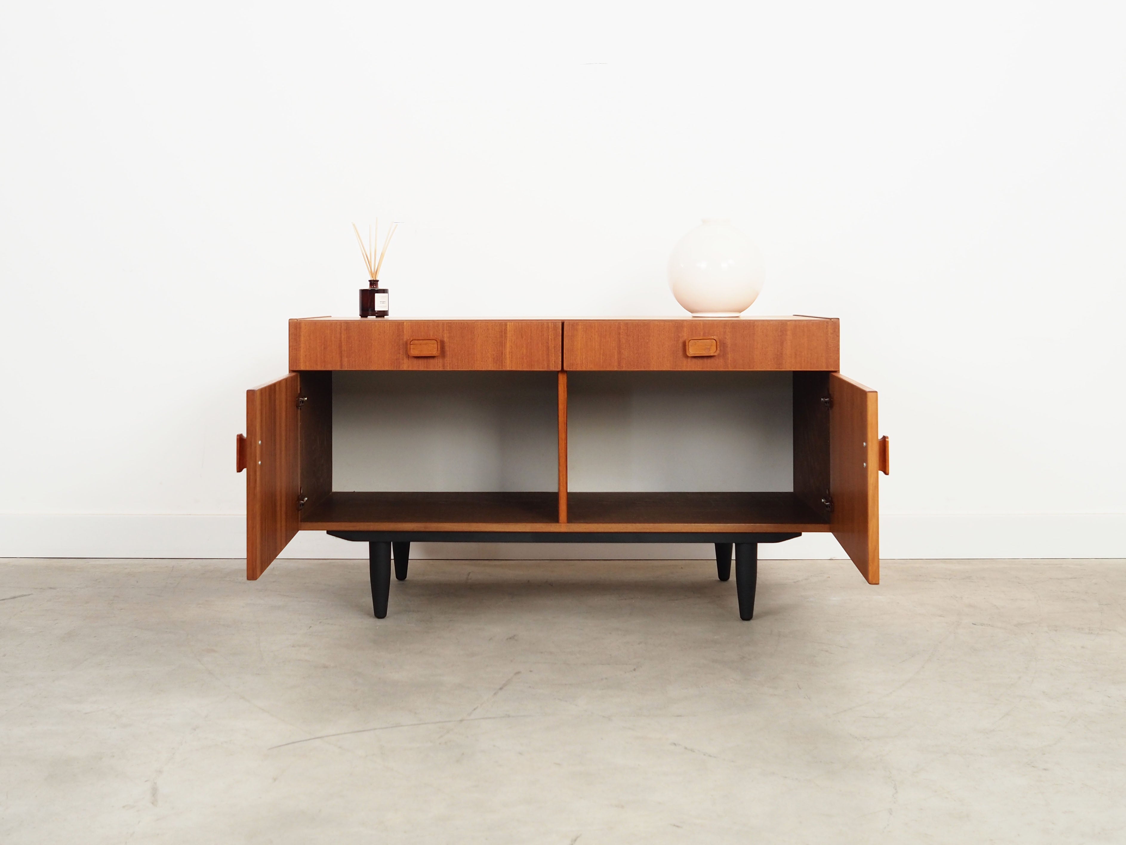 Teak_cabinet_Danish_design_1970s_manufacturer_Denka