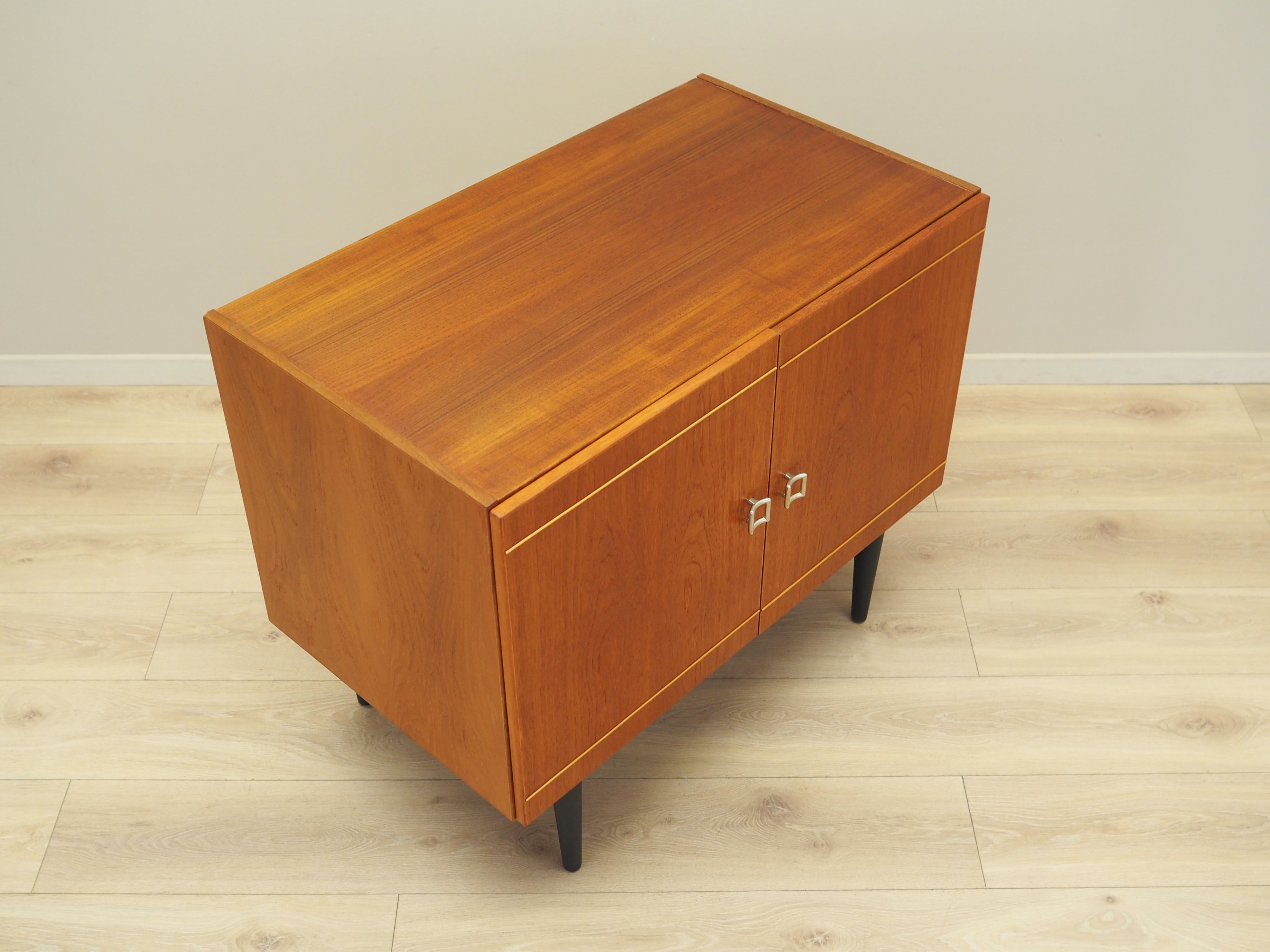 Teak_cabinet_Danish_design_1970s_production_Denmark