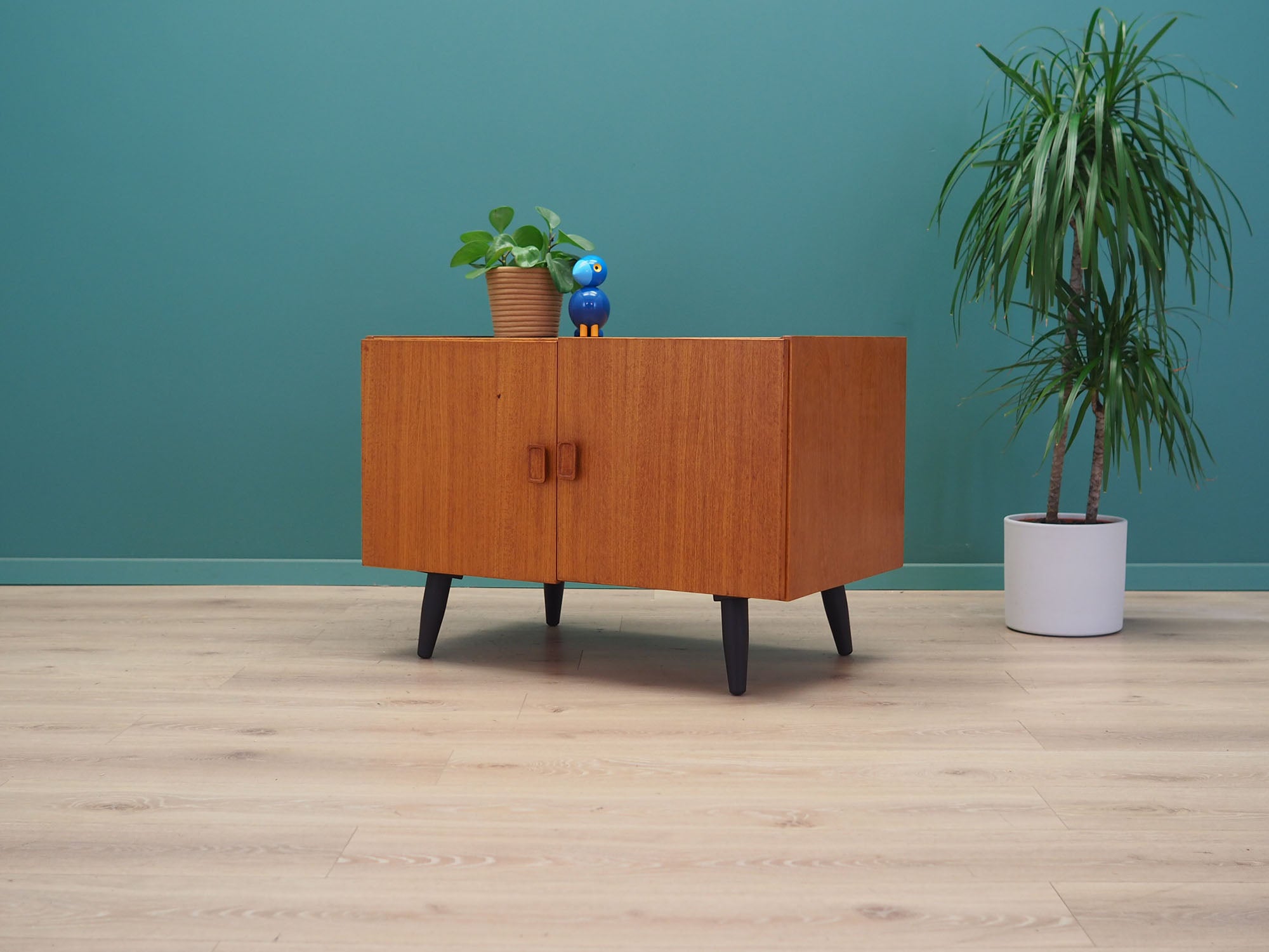 Teak_cabinet_Danish_design_1980s