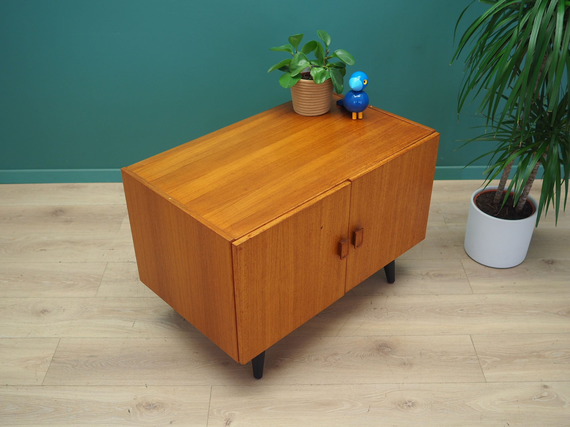 Teak_cabinet_Danish_design_1980s