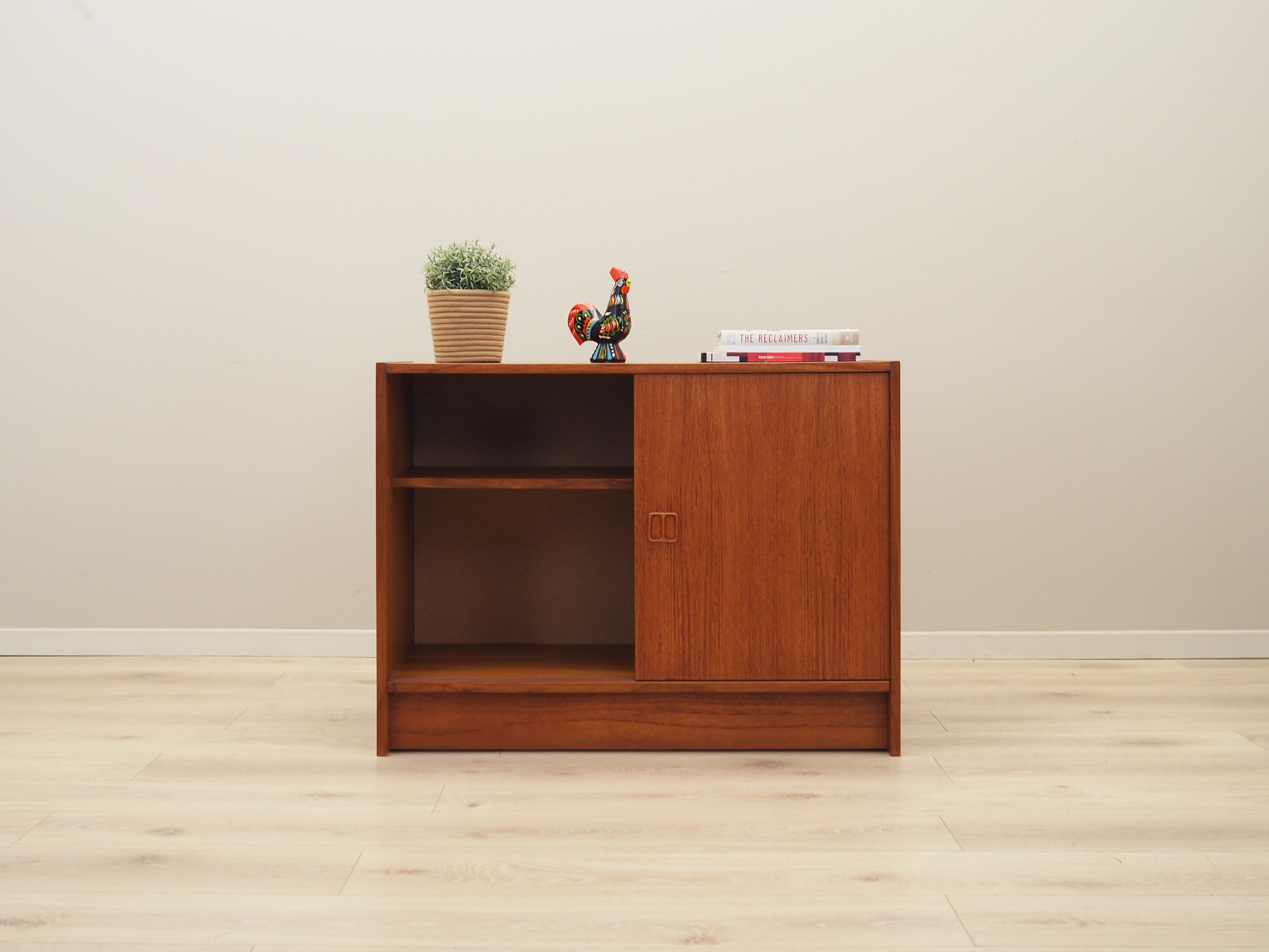 Teak_cabinet_Danish_design_from_1960s_production_Denmark