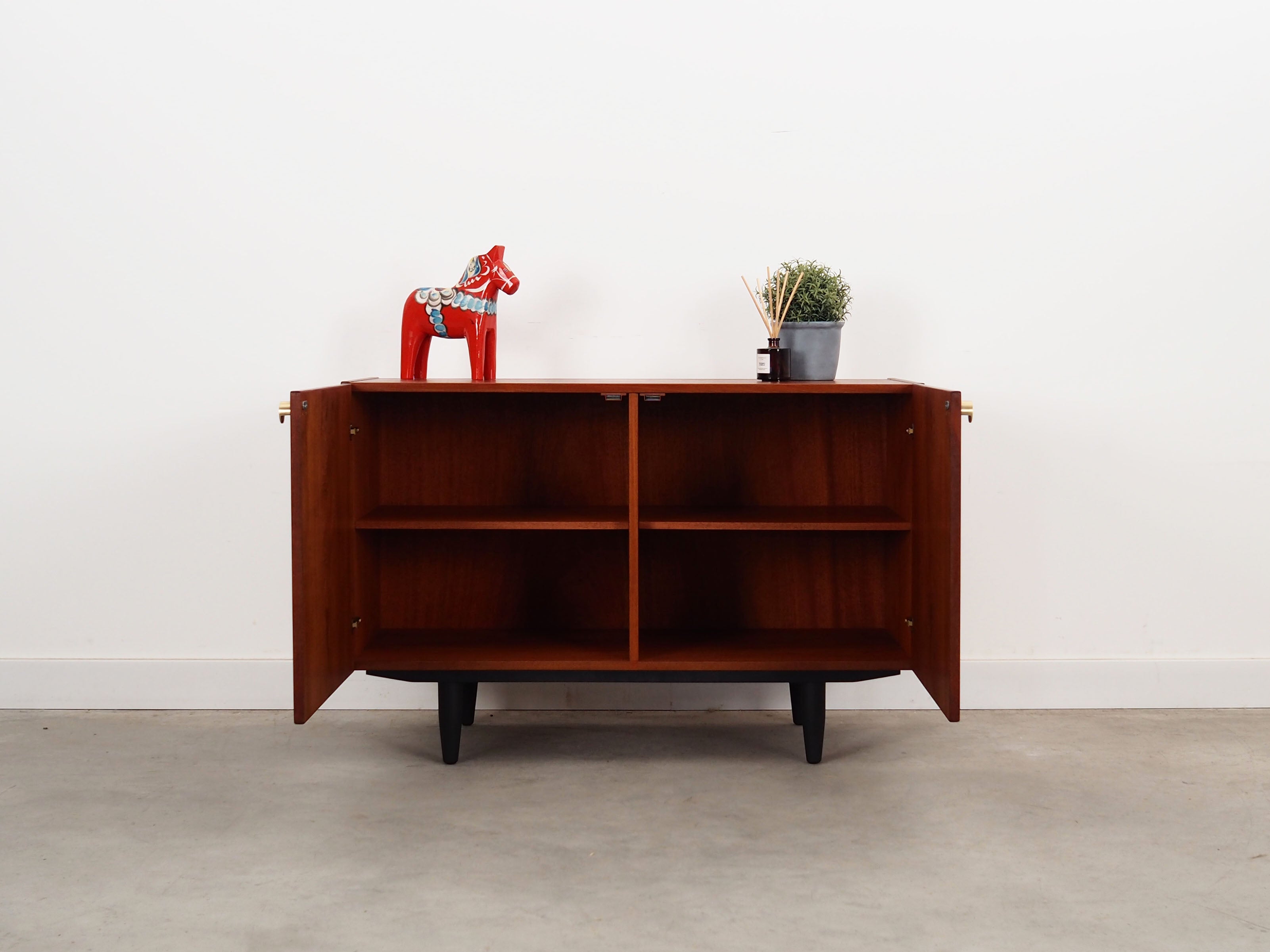 Teak_cabinet_Danish_design_from_1970s_production_Denmark