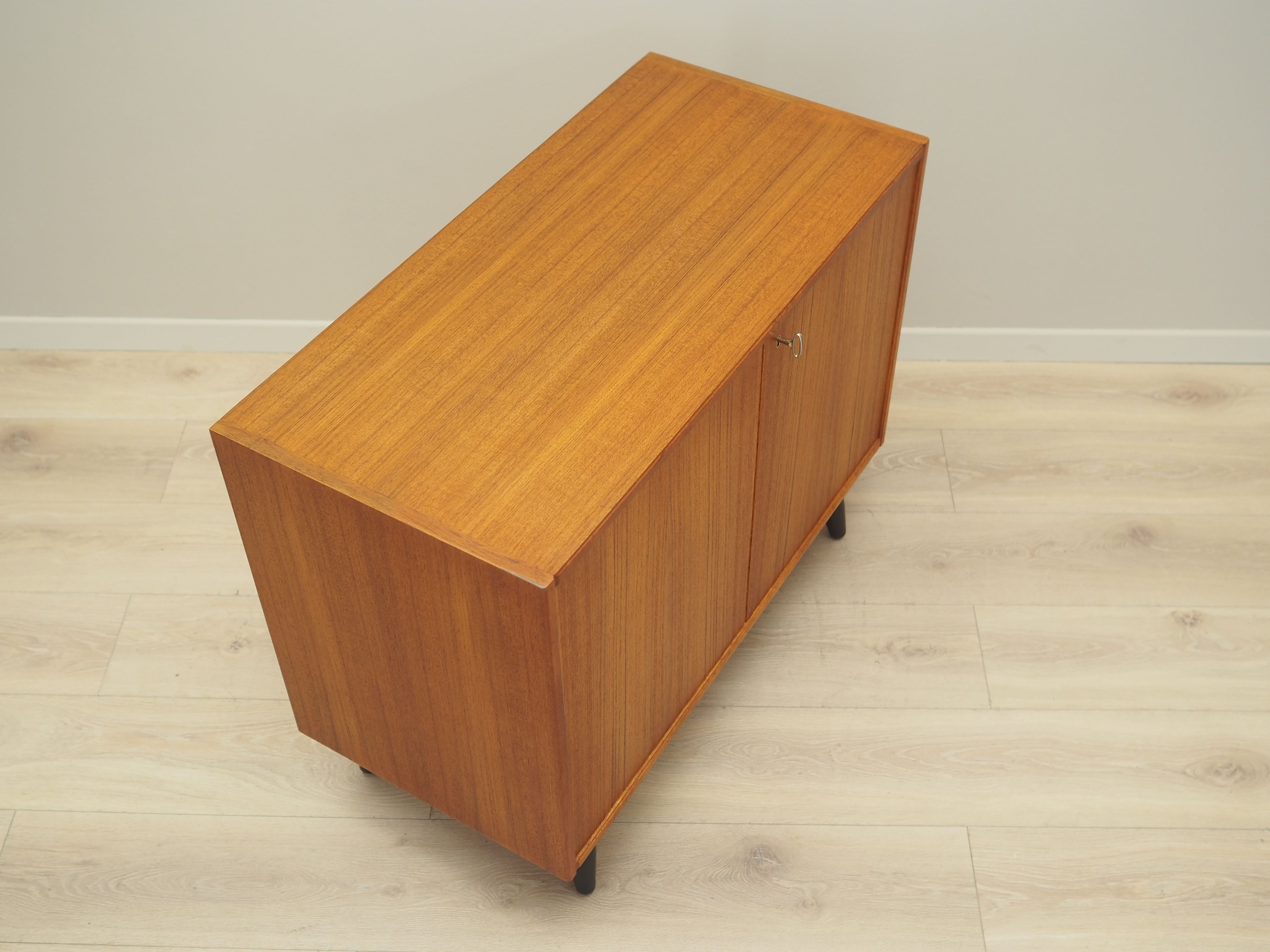 Teak_cabinet_Danish_design_from_1970s_production_Denmarkin