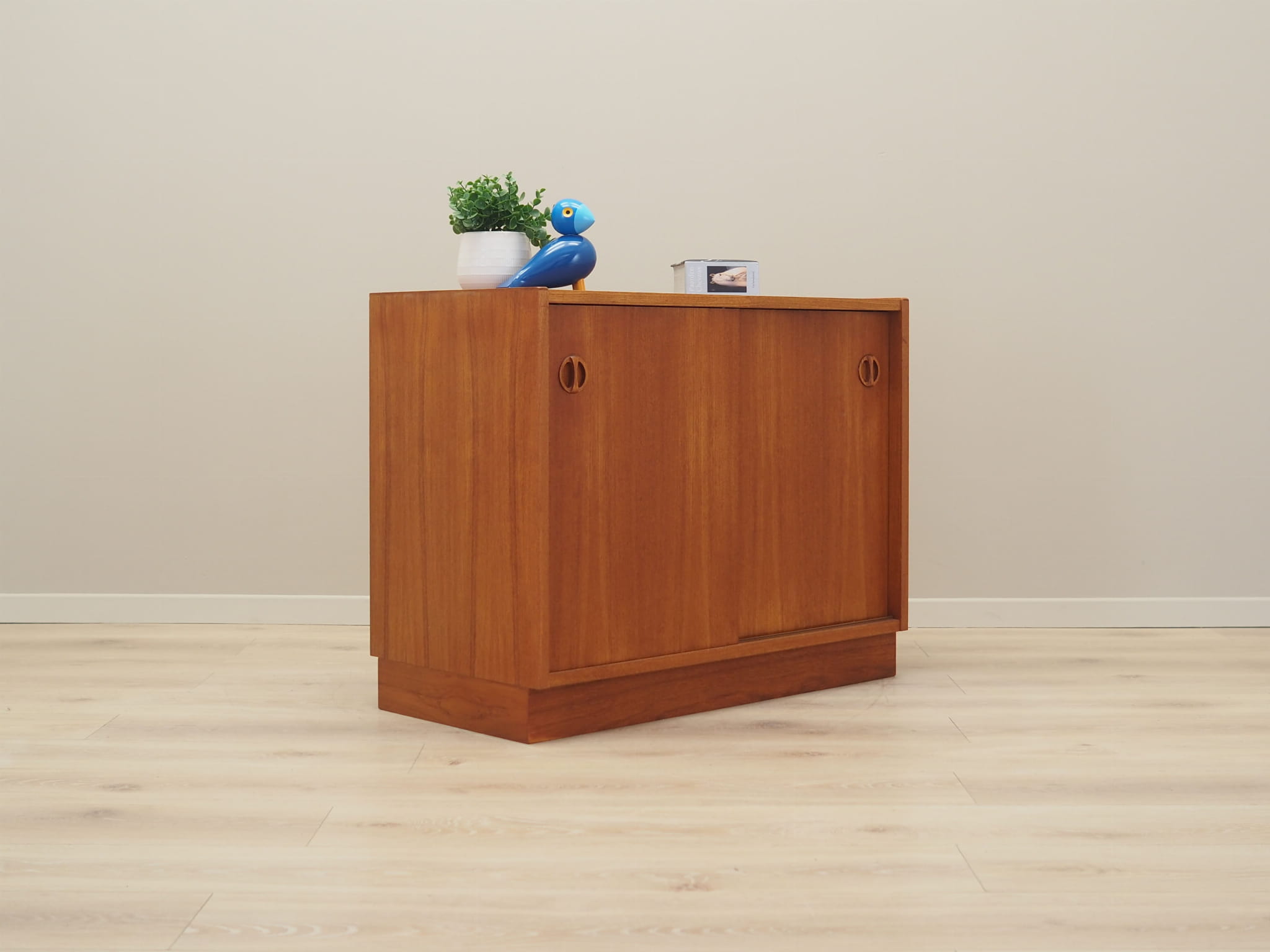 Teak_cabinet_in_Danish_design_from_1970s_production_Denmark