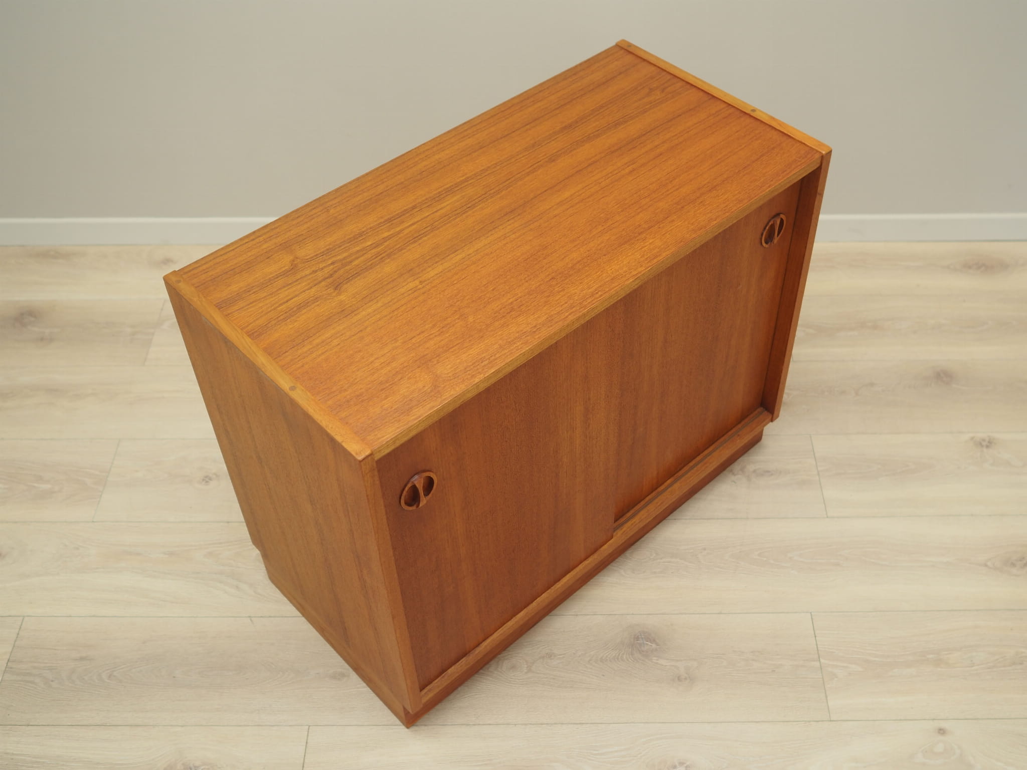 Teak_cabinet_in_Danish_design_from_1970s_production_Denmark