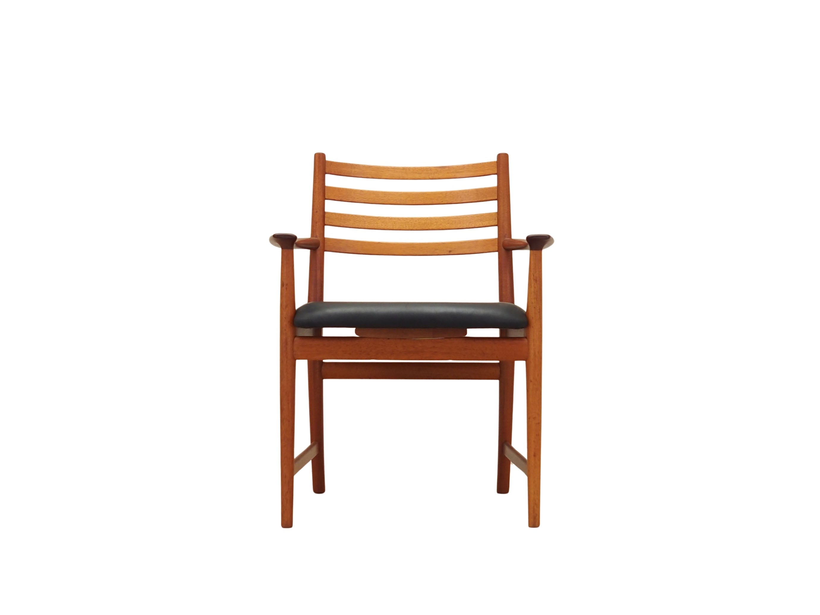 Teak_chair_Danish_design_1970s_production_Denmark
