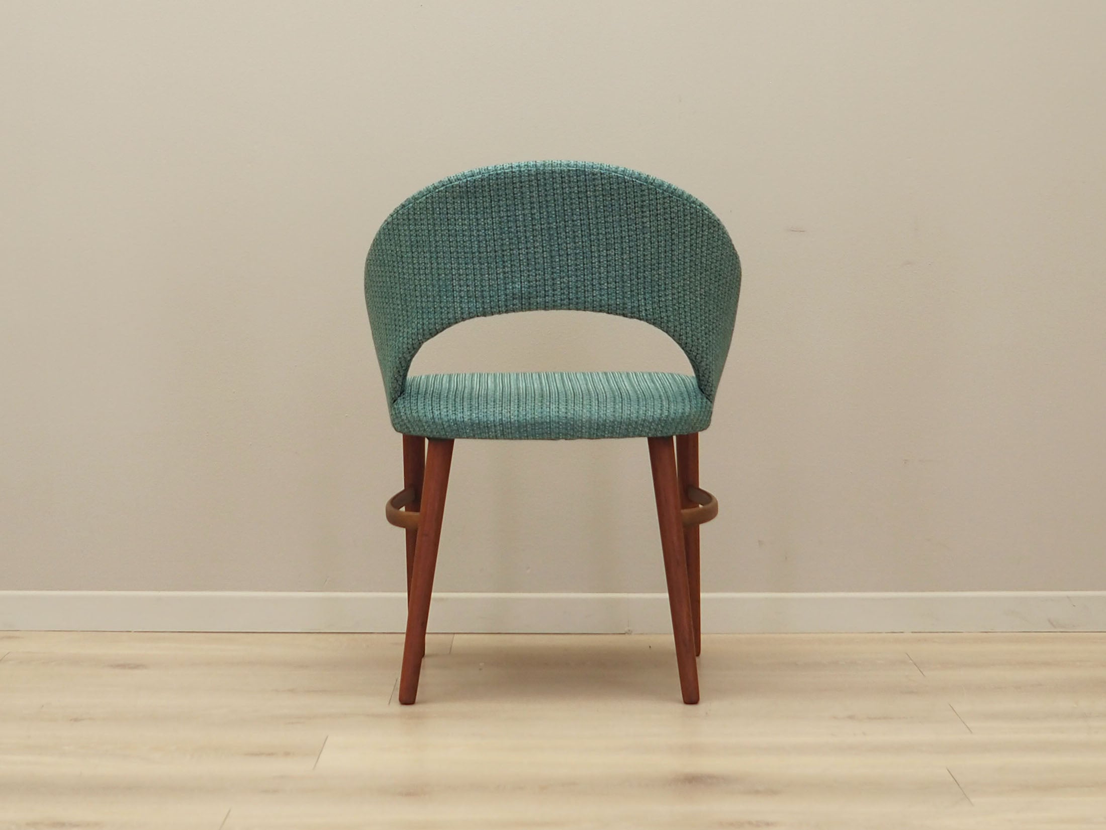 Teak_chair_Danish_design_1970s_production_Denmark