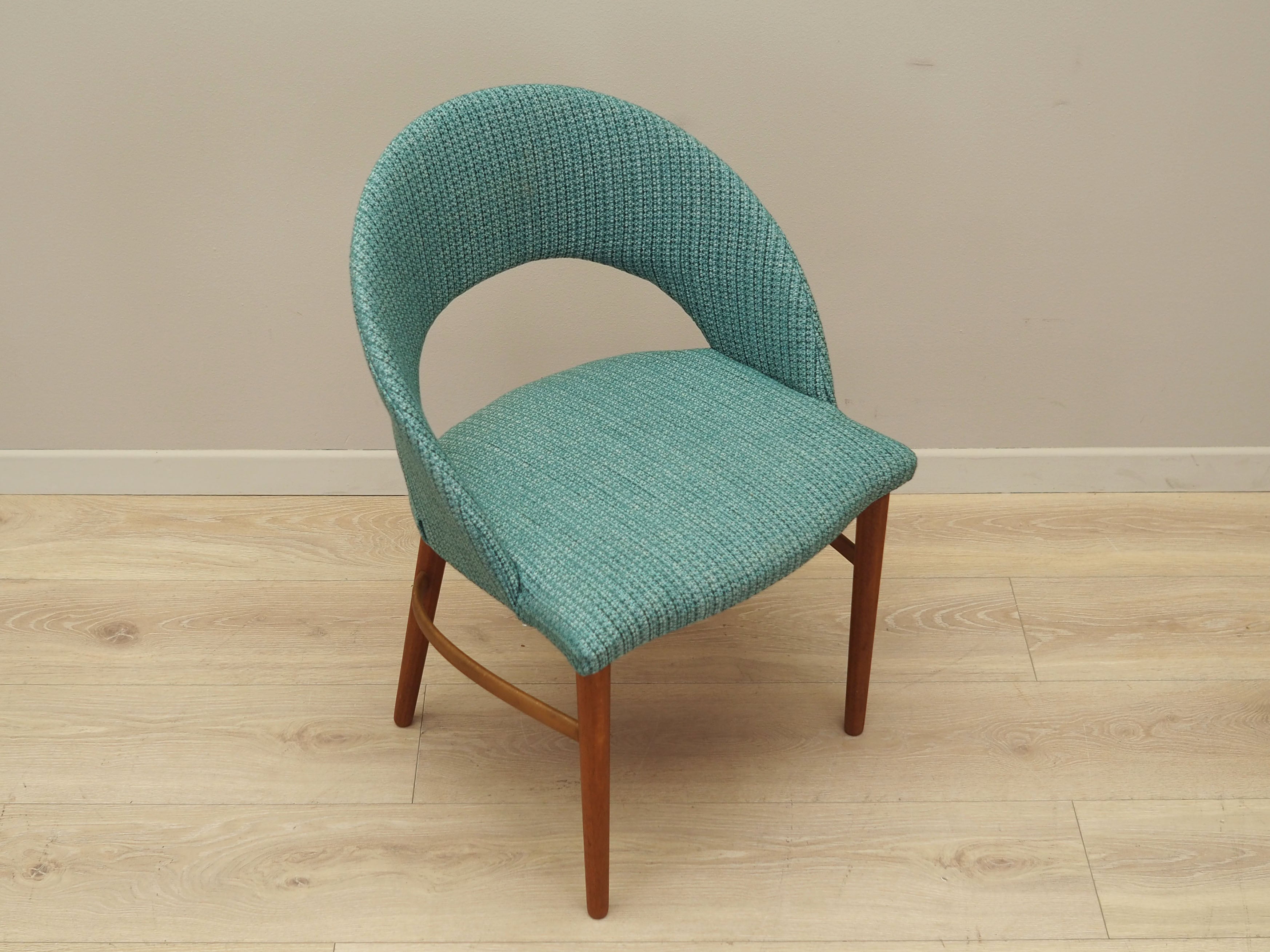 Teak_chair_Danish_design_1970s_production_Denmark