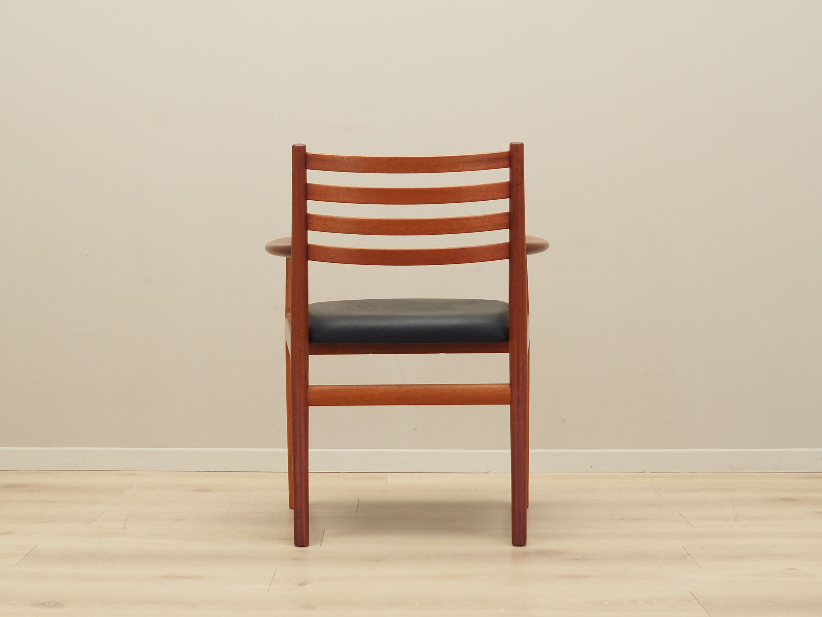 Teak_chair_Danish_design_from_1970s_production_Denmark